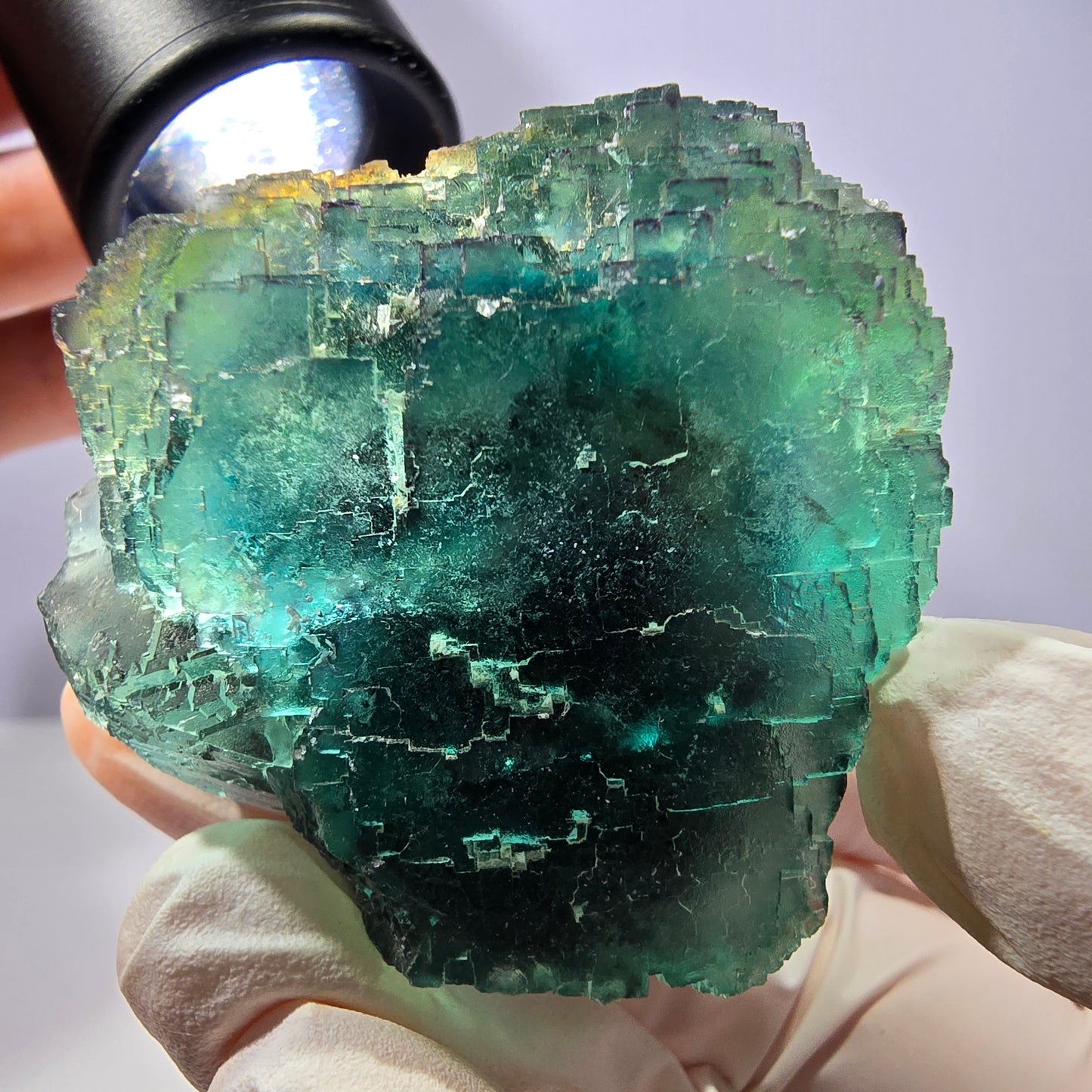 Spécimen de cube de fluorite fantôme, parqueté vert violet Okorusu, Namibie 45*43*31 mm