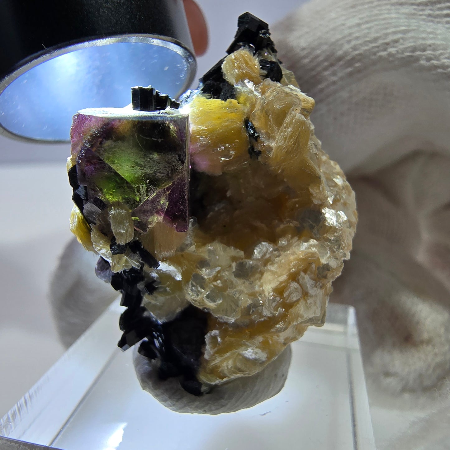 Spécimen de fluorite fantôme colorée, tourmaline scholle, muscovite, Erongo, Namibie, 33 x 25 x 19 mm