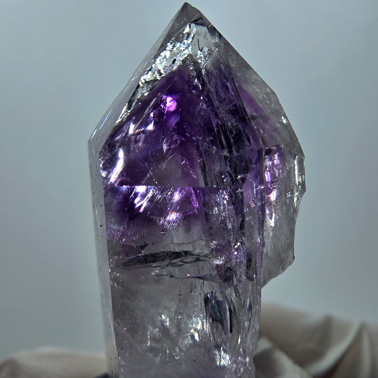 Améthyste fantôme, mine d'hématite Point Streep, Goboboseb, Namibie, 39 x 19 x 16 mm