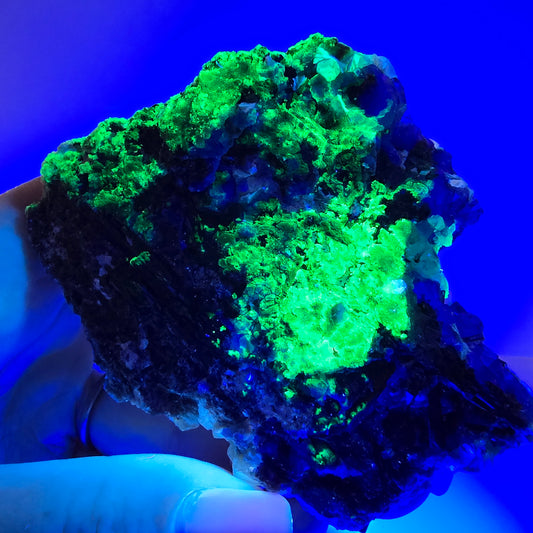 Grande fluorite fantôme, tourmaline schol, hyalite, muscovite, quartz fumé, Erongo, Namibie, 93 x 74 x 24 mm