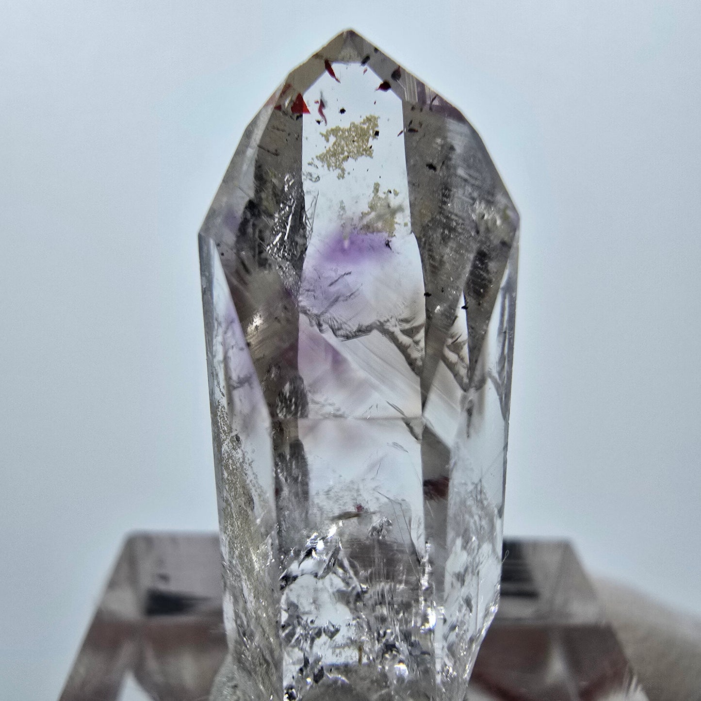 Améthyste fantôme avec hématite, mine Streep, Goboboseb, Namibie, 32 x 10 x 10 mm