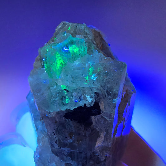 Seltener Aquamarin X mit Hyalit Einschlüssen Erongo, Namibia 40*29*23mm