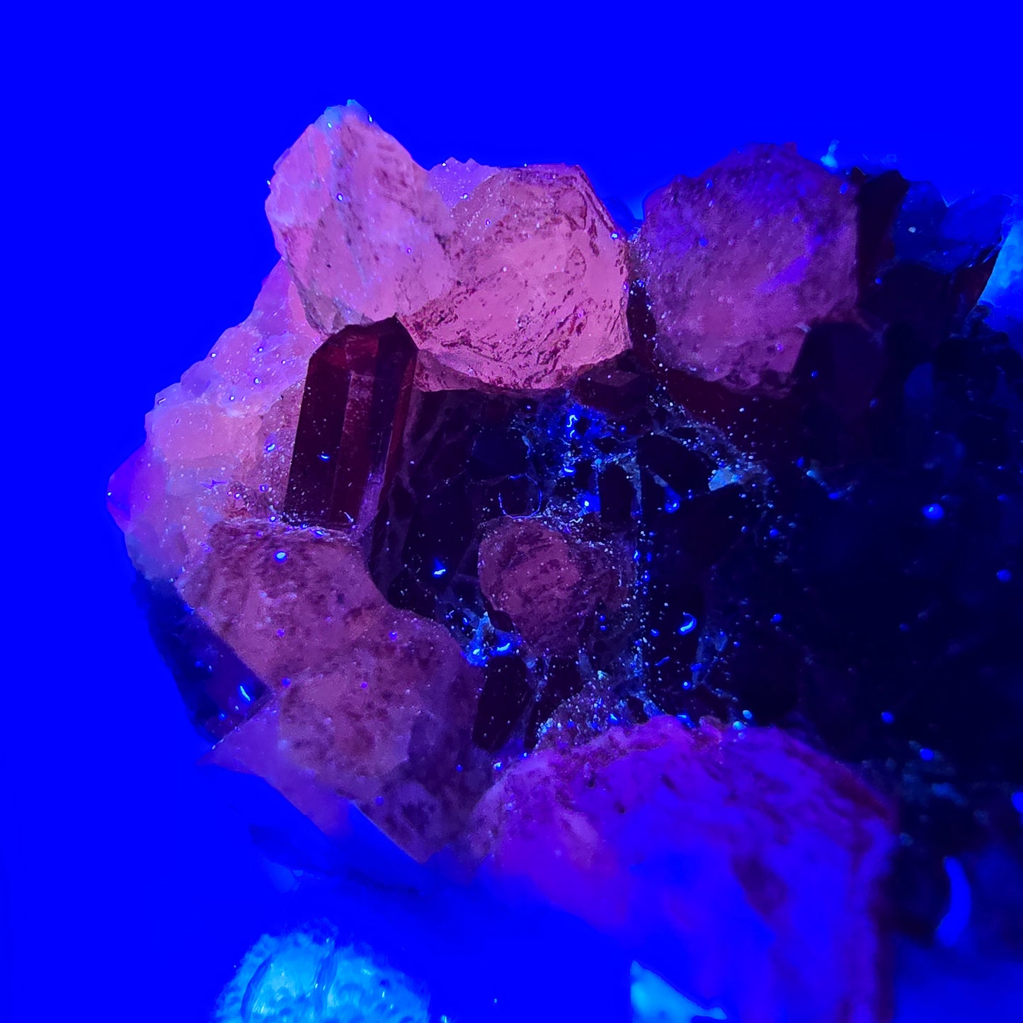 Rote Hämatit Quarz, UV Calcit Stufe Streep Mine, Goboboseb, Namibia 40*25*25mm