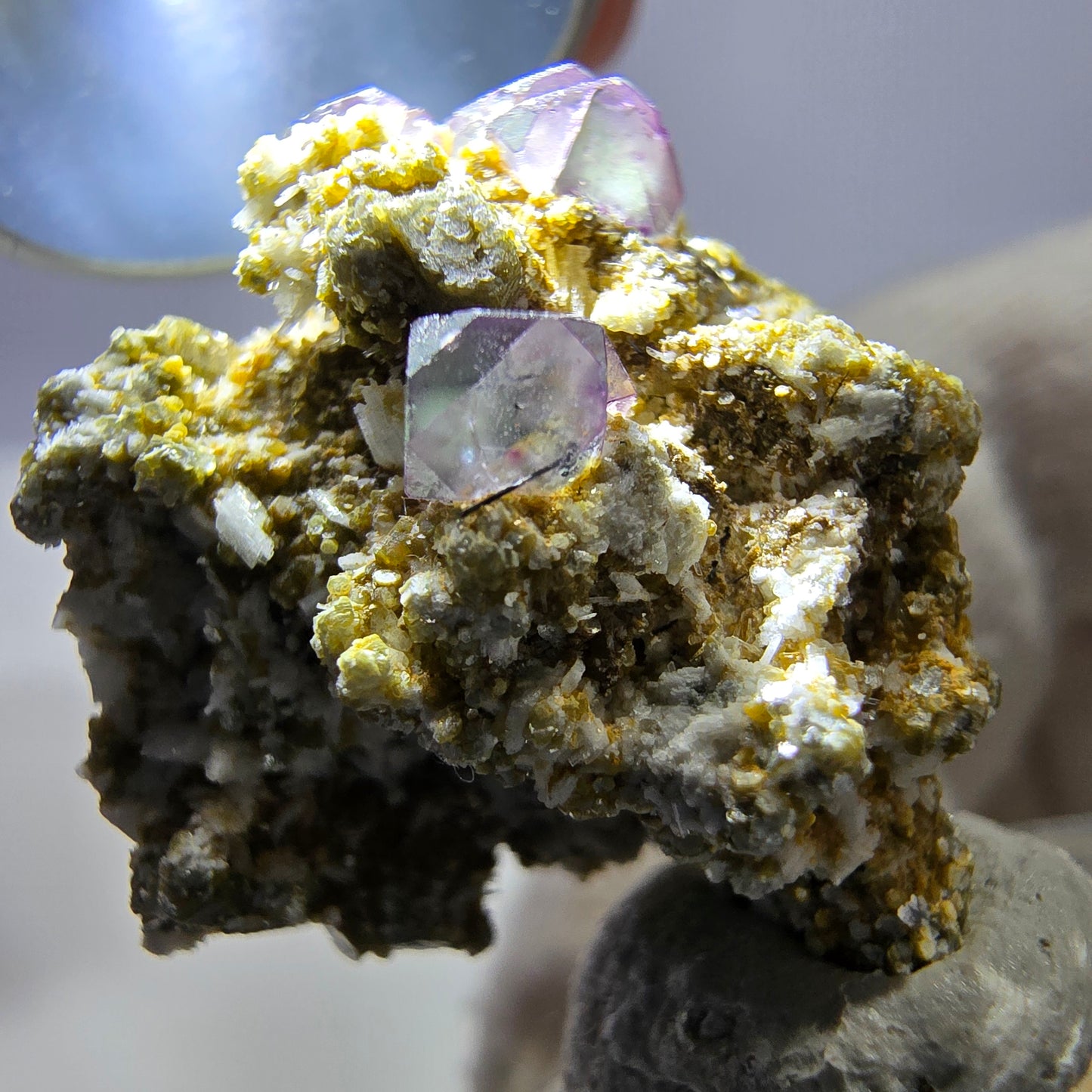 Cube de fluorite fantôme zonal, spécimen de muscovite, Erongo, Namibie, 27 x 25 x 23 mm