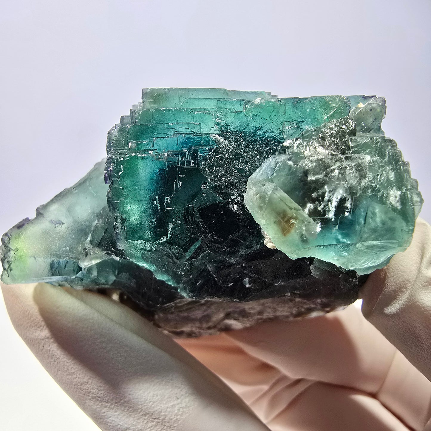 Spécimen de cube de fluorite fantôme, parqueté vert violet Okorusu, Namibie 56*46*43 mm