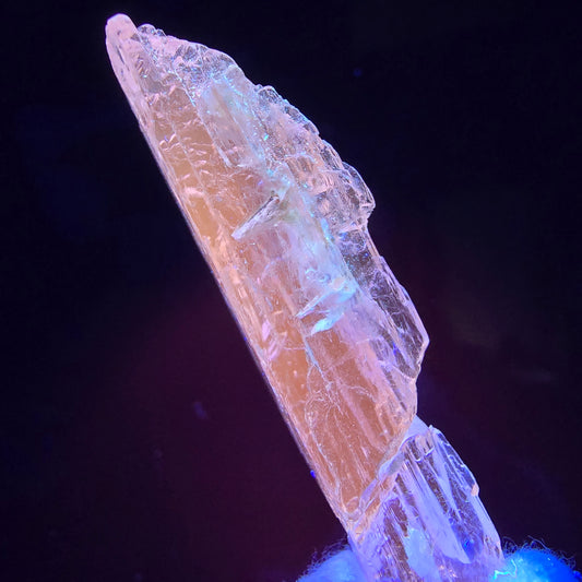 Seltener Kunzit X Spodumen Kristall rosa UV Mineral 50*13*10mm aus Brasilien