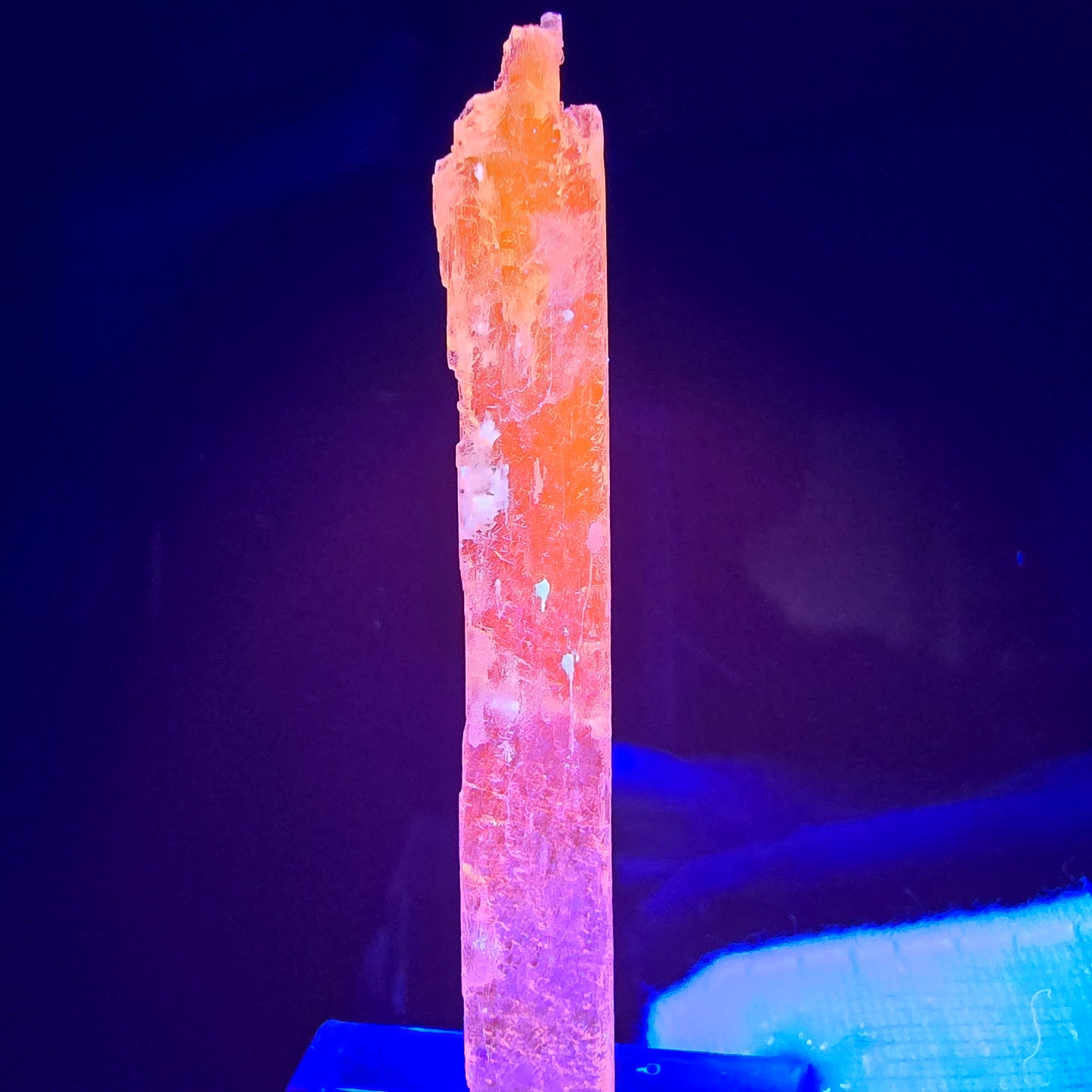 Seltener Kunzit X Spodumen Kristall weiß UV Mineral 55*7*3mm aus Brasilien