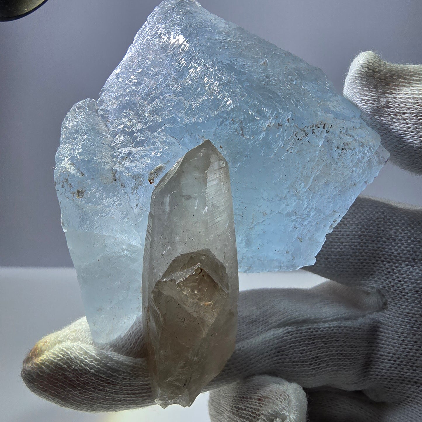 Grand spécimen de fluorite bleue et de quartz fumé, montagnes Erongo, Namibie, 93 x 67 x 36 mm