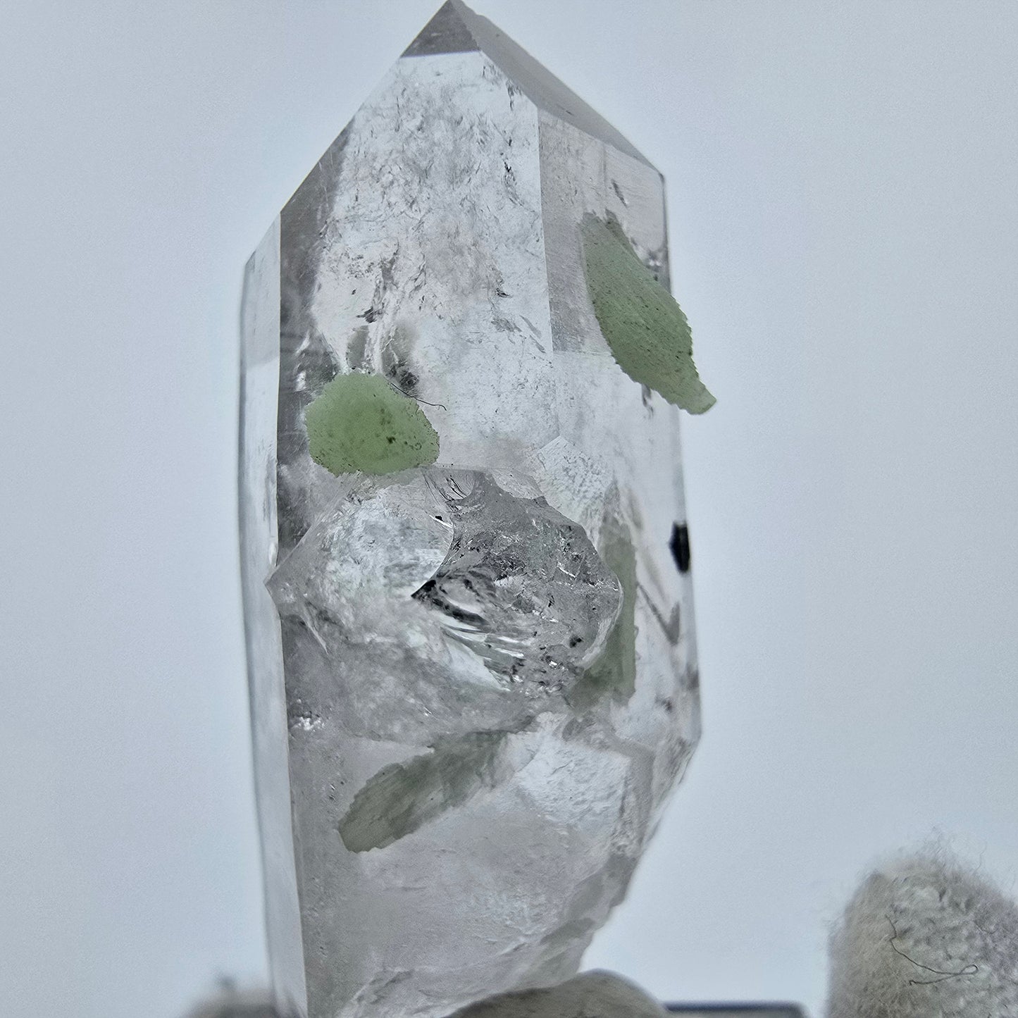 Phantom Amethyst mit Prehnit, Hämatit Streep Mine Goboboseb Namibia 43*15*17mm
