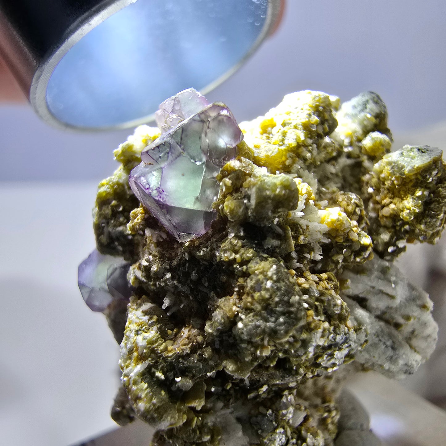 Cube de fluorite fantôme zonal, spécimen de muscovite, Erongo, Namibie, 27 x 25 x 23 mm