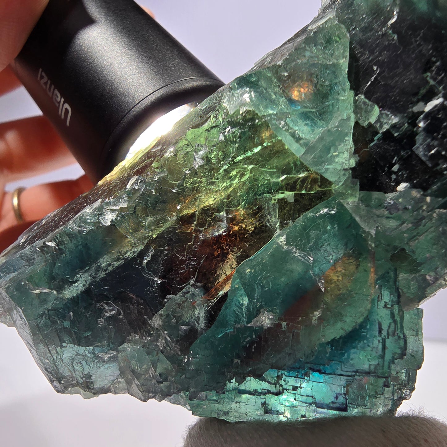 Rare spécimen de cube de fluorite fantôme, parqueté vert Okorusu, Namibie, 78 x 47 x 35 mm