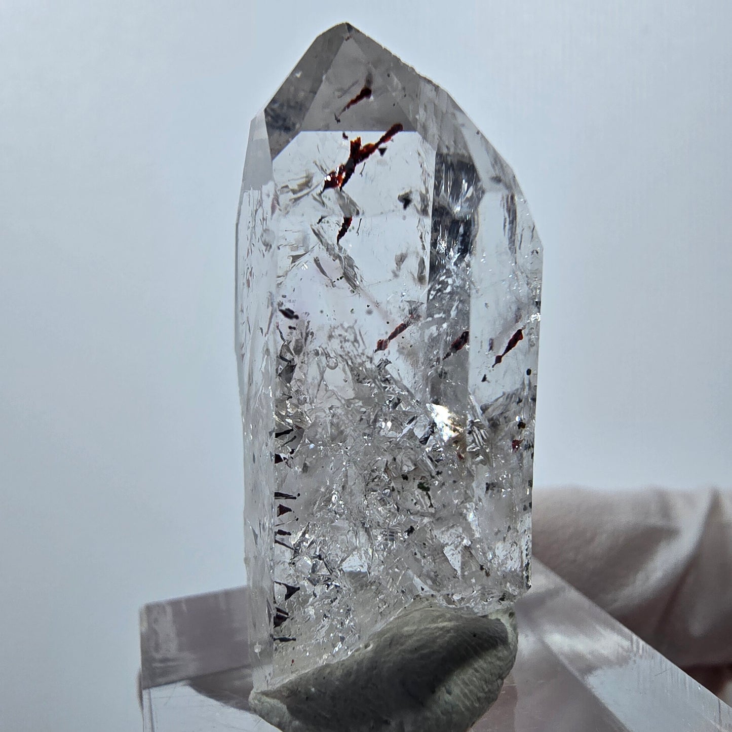 Quartz Harlequin Enhydro, Quartz Hématite Streep Mine, Goboboseb, Namibie 36 x 18 x 13 mm