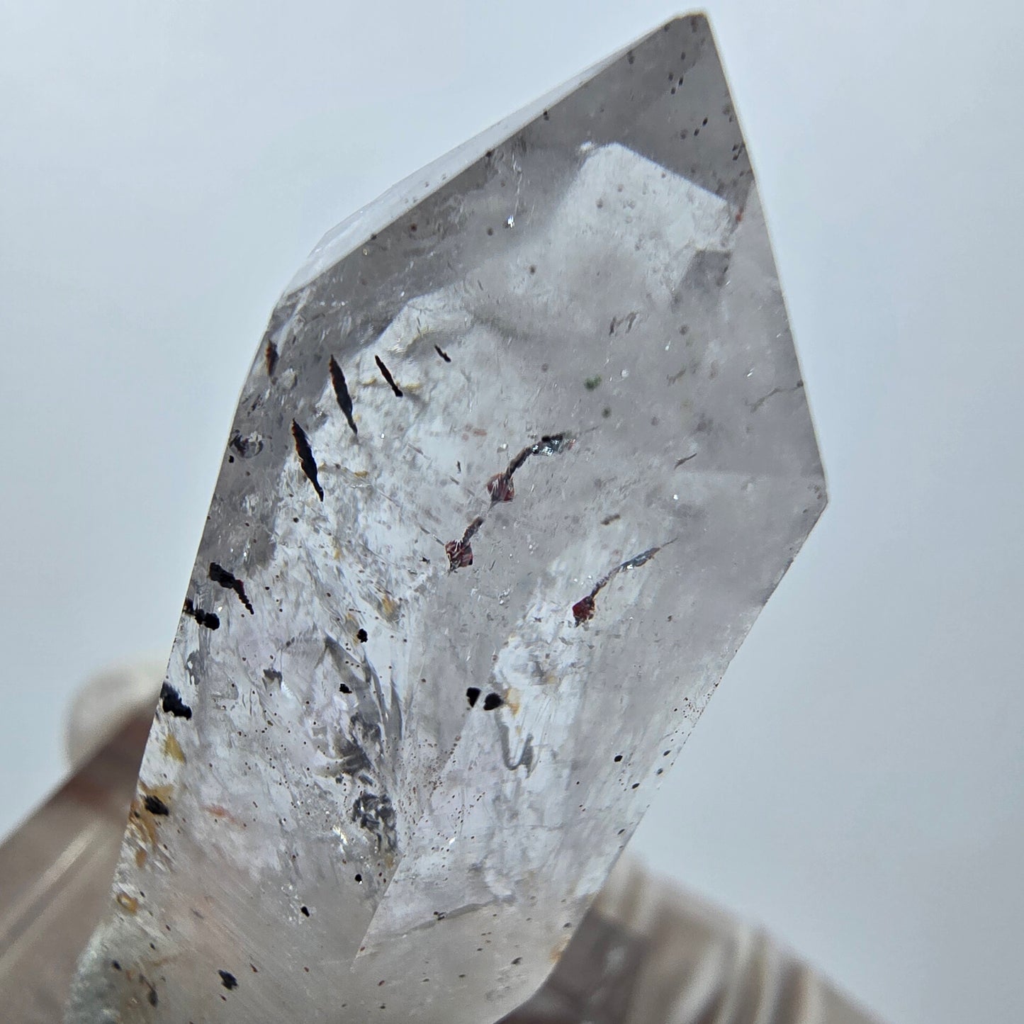 Quartz clair Harlequin Point Streep Mine, Goboboseb, Namibie 43 x 17 x 15 mm