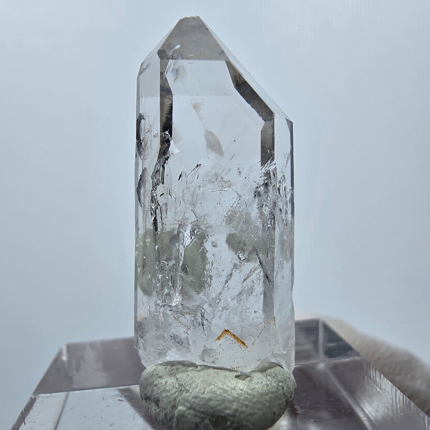 Quartz clair avec préhnite Point Streep Mine, Goboboseb, Namibie 28 x 12 x 10 mm