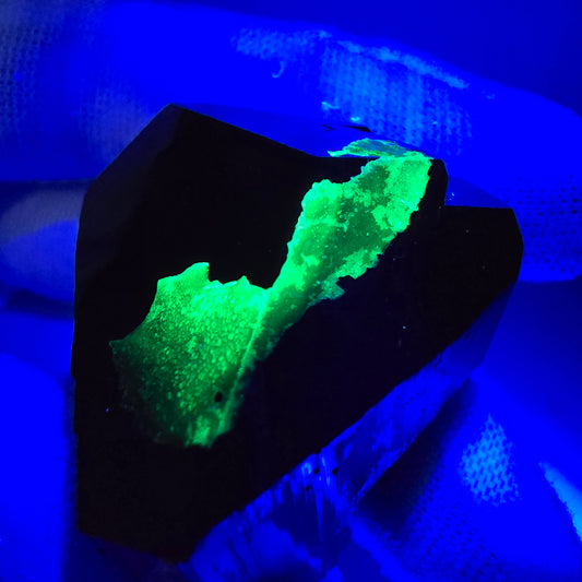 Symmetrischer Schörl Turmalin mit Hyalit Erongo, Namibia 40*30*27mm Sammlung