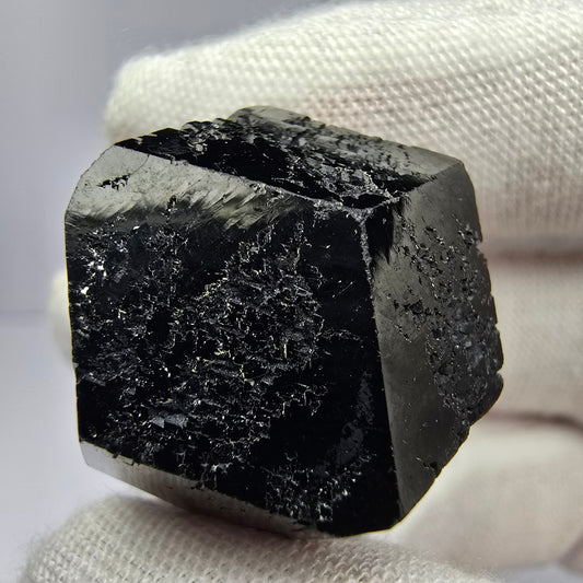 Symmetrischer Schörl Turmalin mit Hyalit Erongo, Namibia 26*23*20mm Sammlung