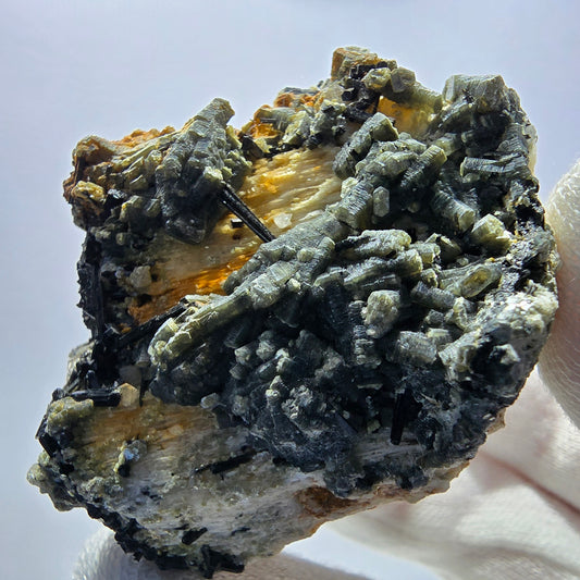 Schörl Turmalin, Muskovit, UV Calcit, Orthoklas Stufe Erongo, Namibia 64*56*47mm