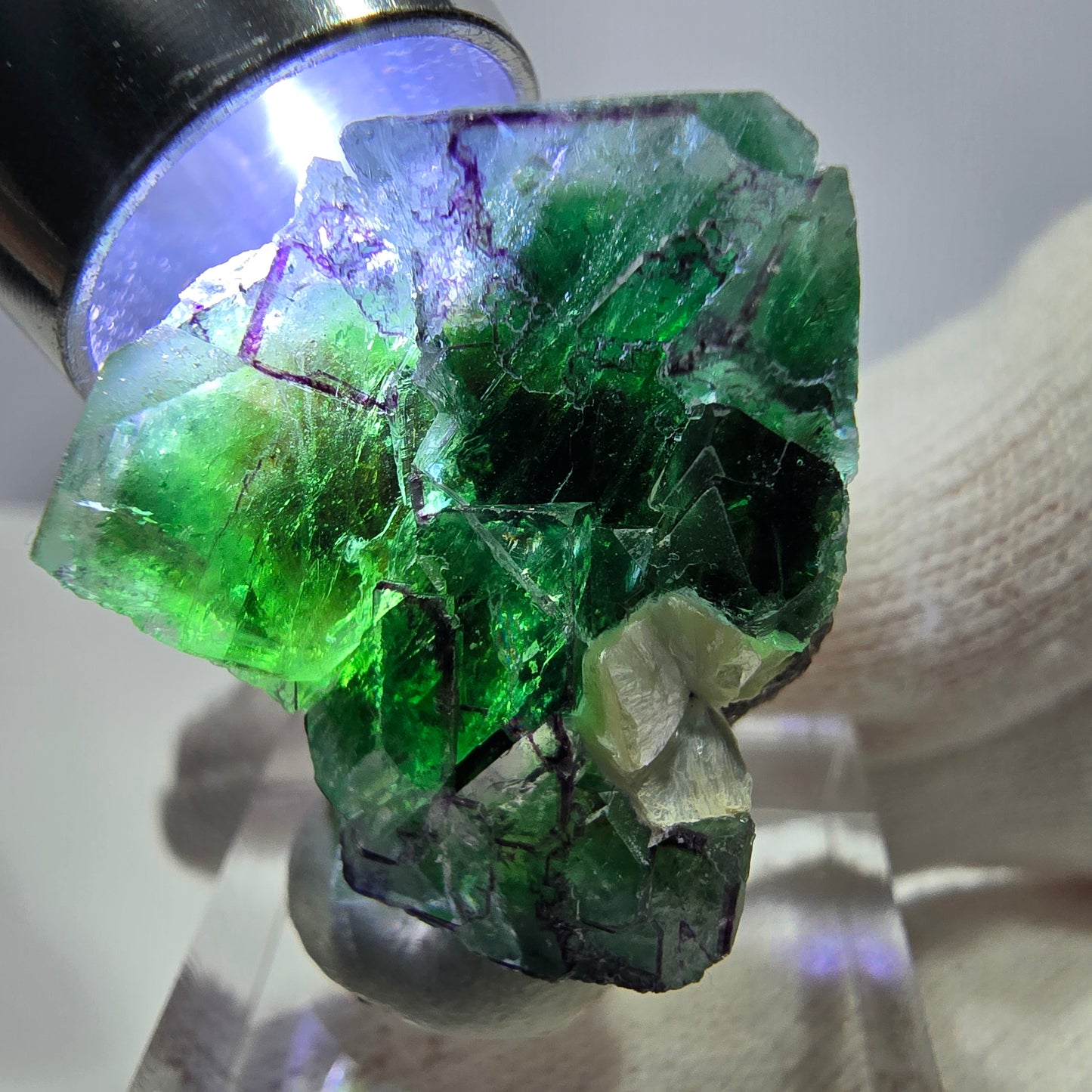 Spécimen de cube de fluorite fantôme zonal, de muscovite et de tourmaline Schorl, Erongo, Namibie, 32 x 26 x 20 mm