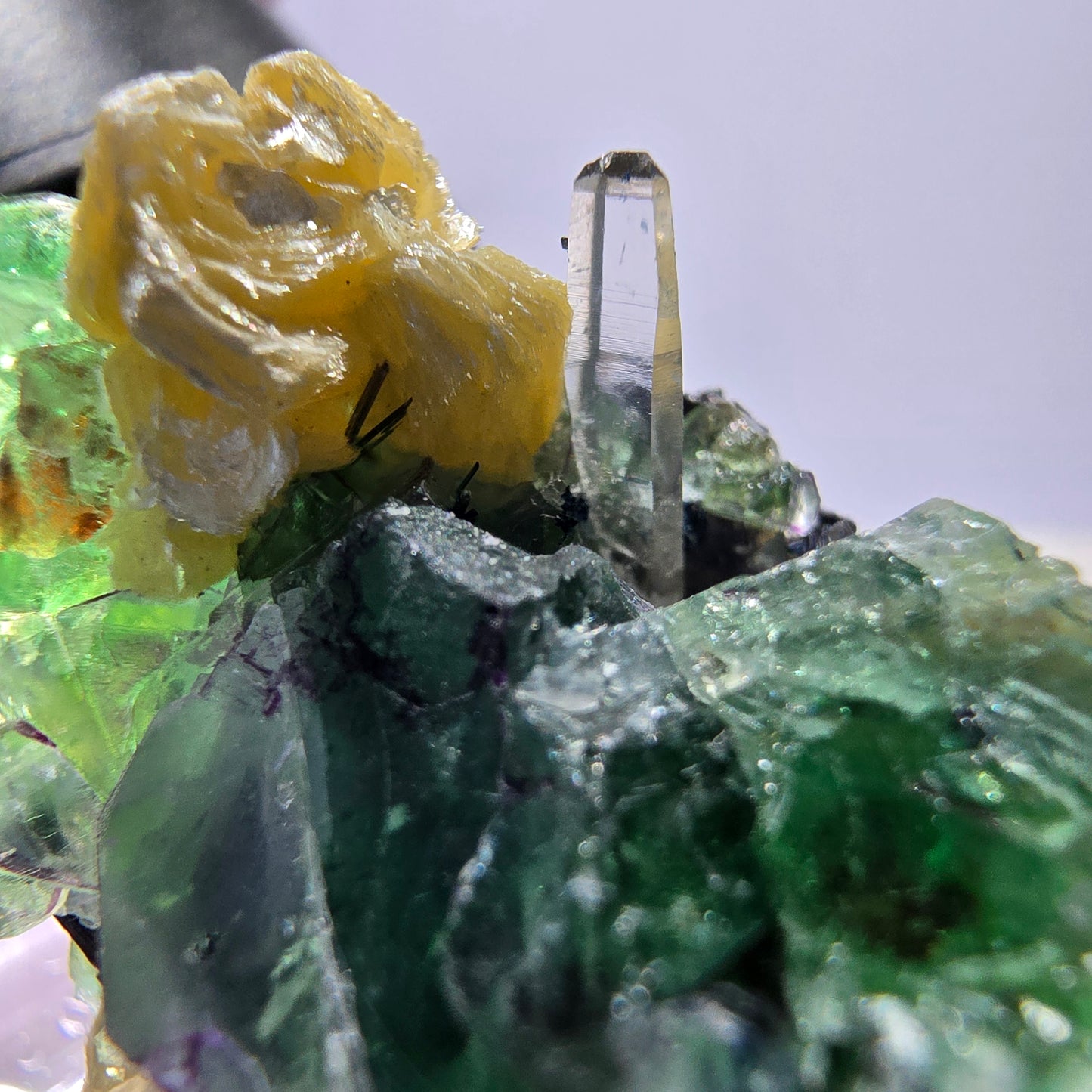 Spécimen de fluorite fantôme, tourmaline Schorl et quartz fumé, Erongo, Namibie, 30 x 22 x 22 mm