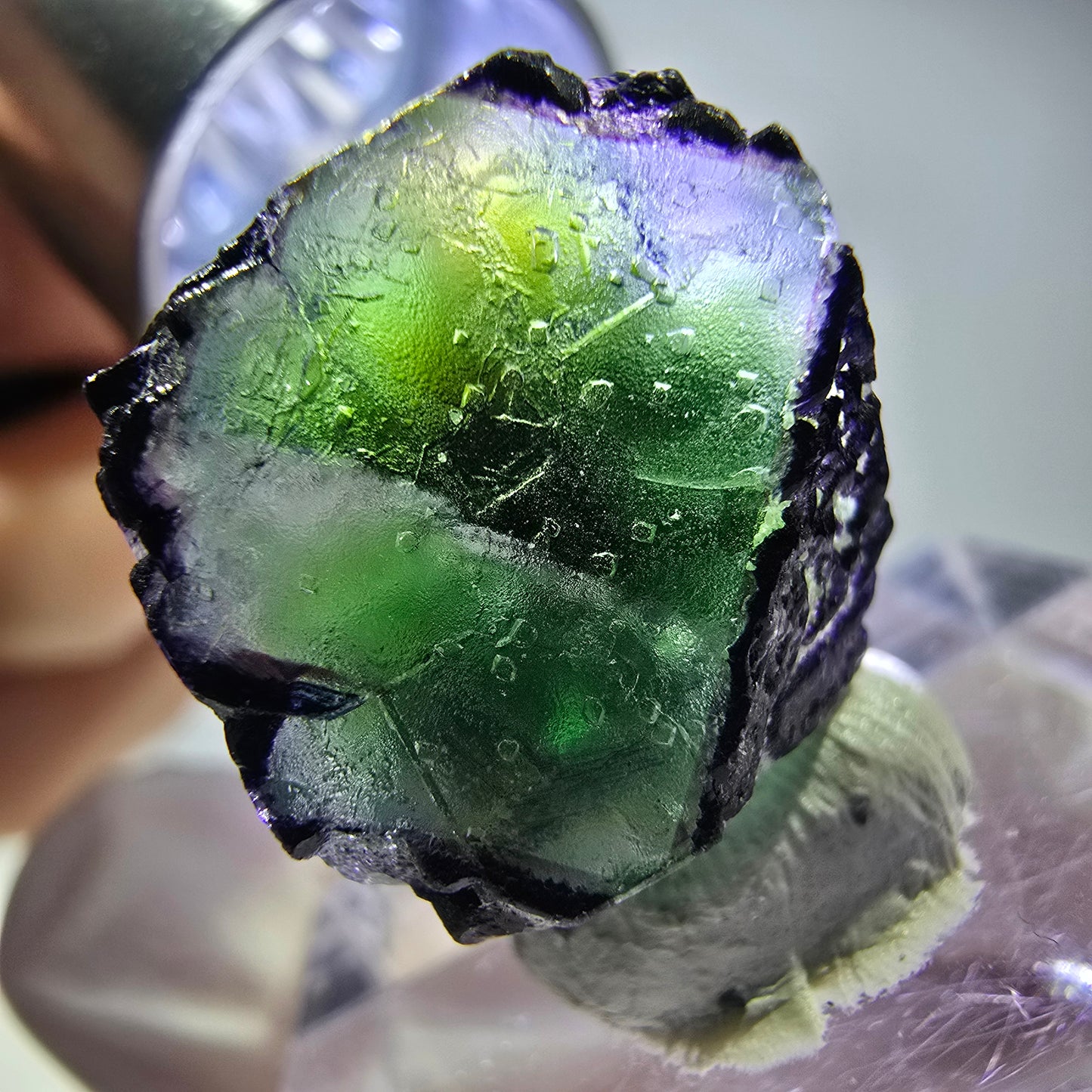 Cube de fluorite fantôme, zonal, muscovite, tourmaline Schorl, Erongo, Namibie, 17 x 14 x 12 mm