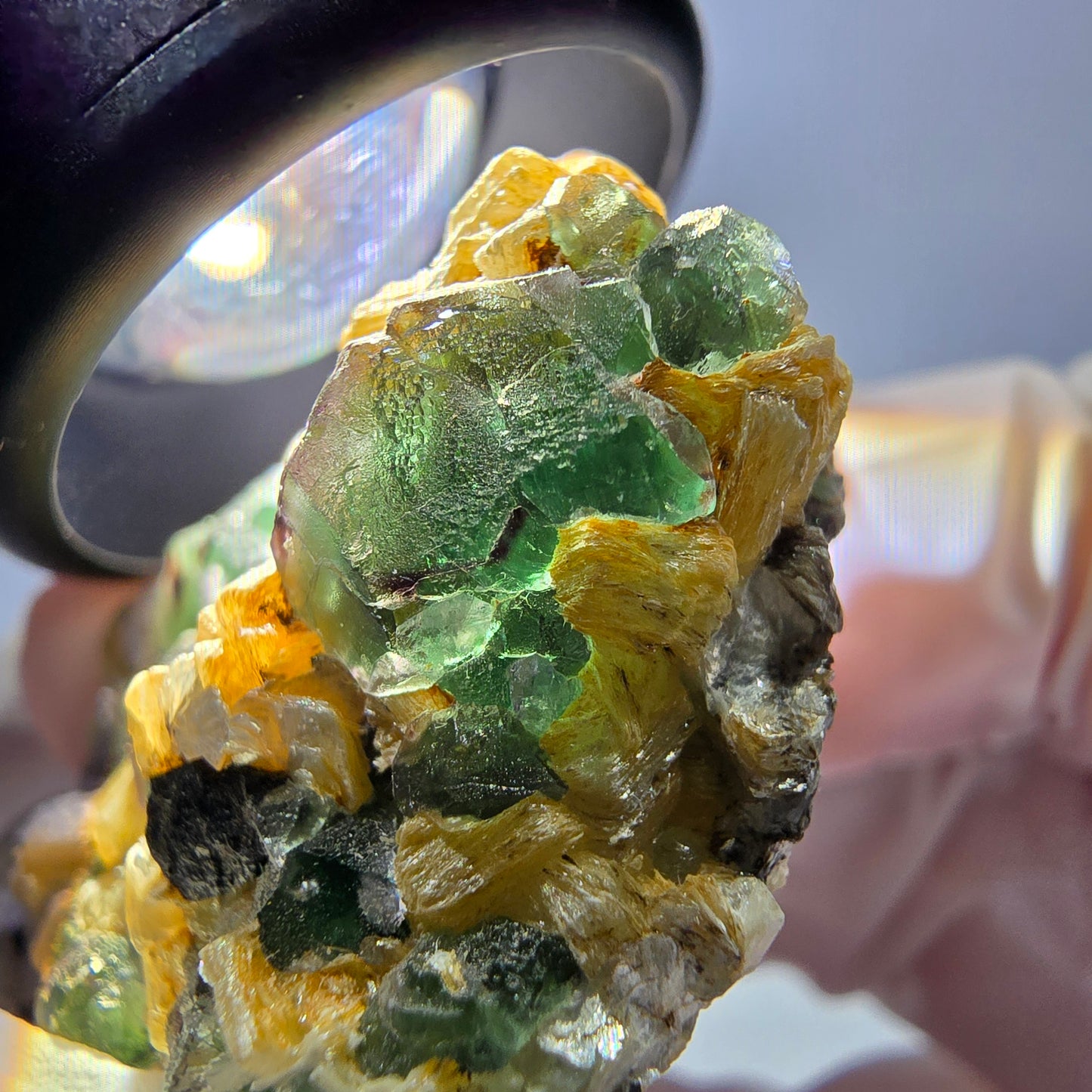 Cube de fluorite fantôme, muscovite et tourmaline Schorl, spécimen d'Erongo, Namibie, 37 x 34 x 18 mm