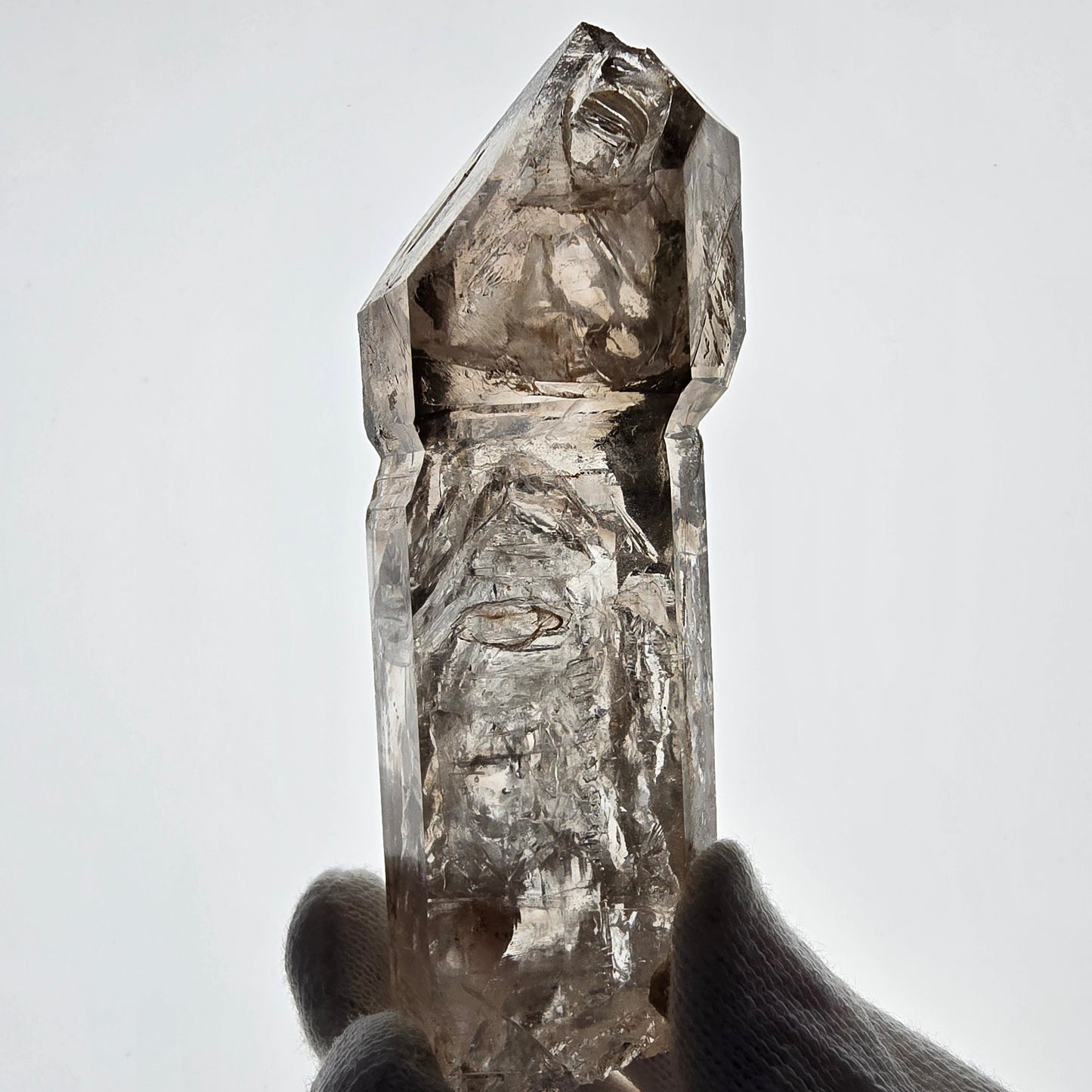 Sceptre de poche en quartz fumé fantôme, Goboboseb de la Saint-Valentin, Namibie, 107 x 38 x 28 mm