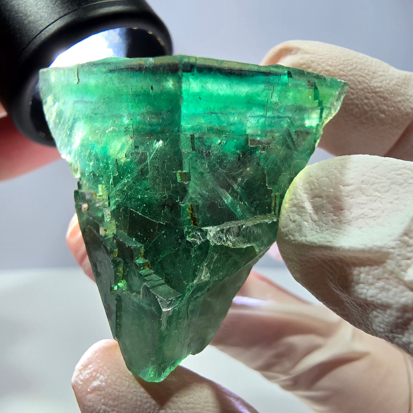 Spécimen de cube de fluorite fantôme, parqueté vert violet Okorusu, Namibie 43*42*32 mm