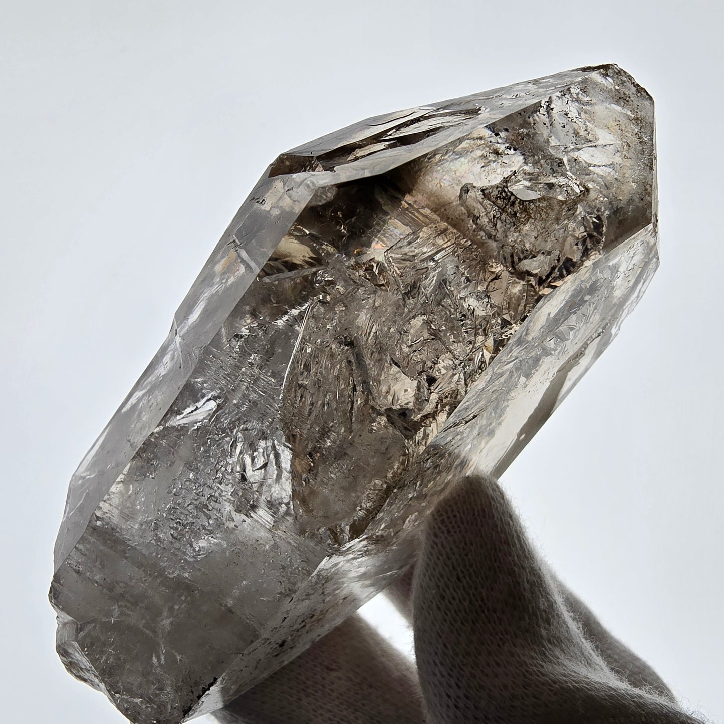 Sceptre fantôme squelette en quartz fumé DT, poche Saint-Valentin en calcite UV, Namibie 89 x 47 x 32 mm