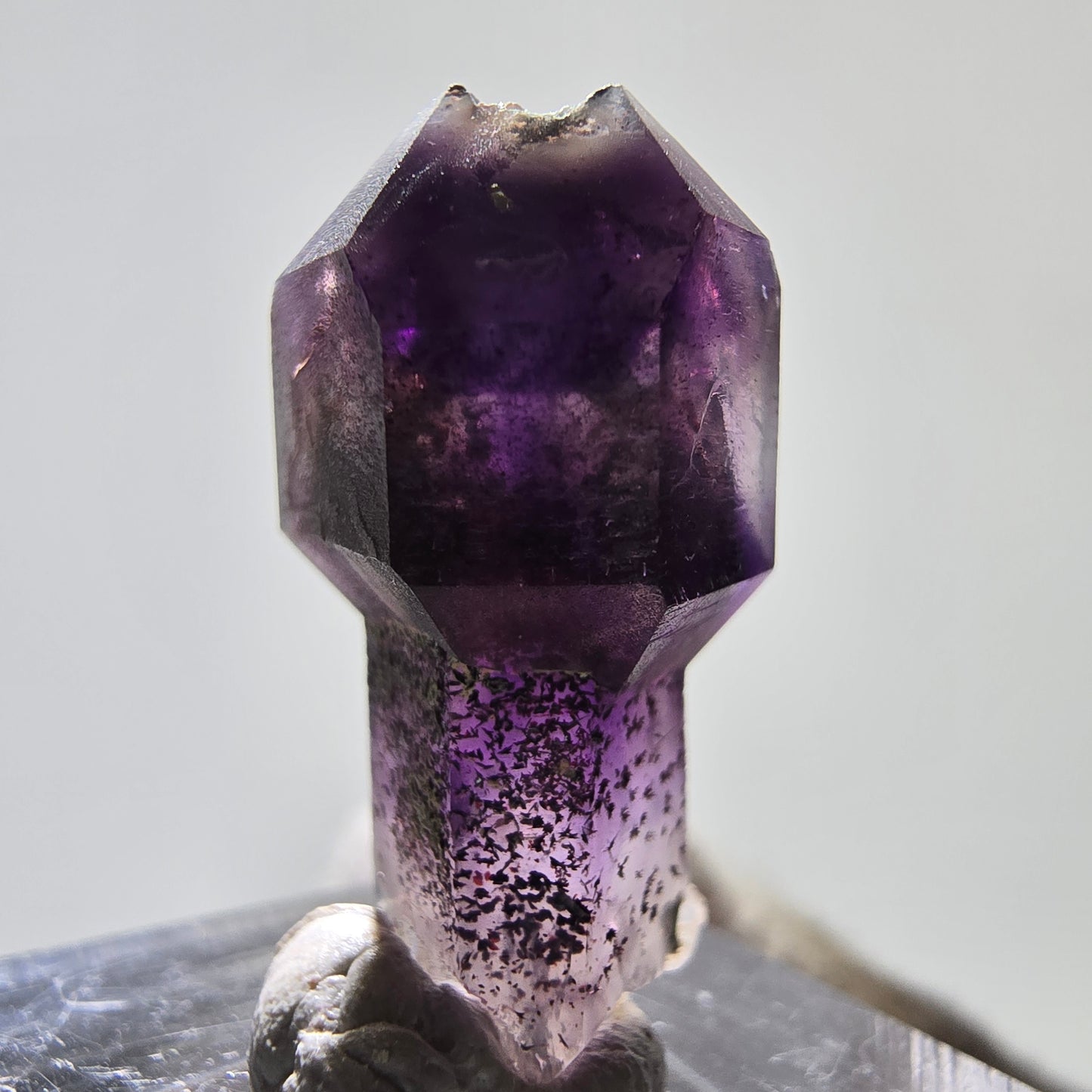 Améthyste fantôme rare, pointe de sceptre Brandberg, Namibie, 26 x 15 x 11 mm