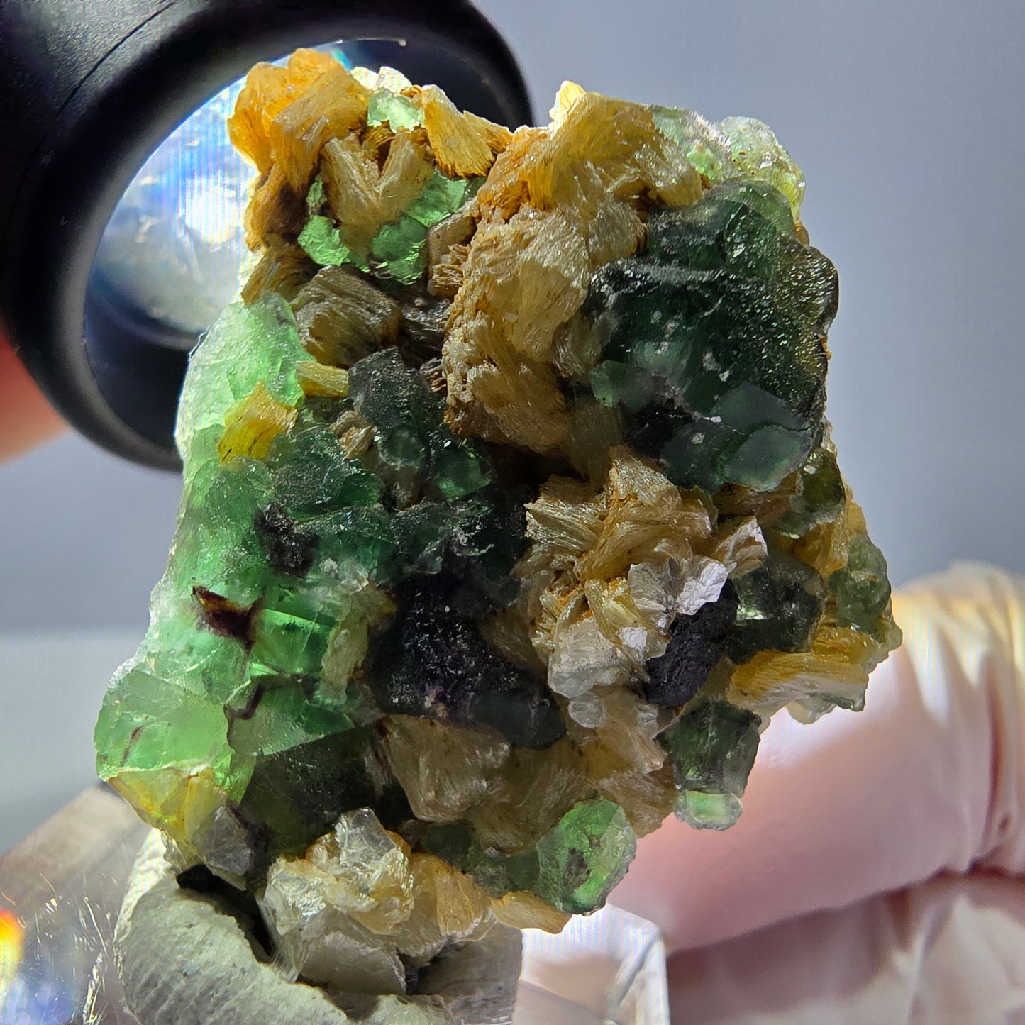 Cube de fluorite fantôme, muscovite et tourmaline Schorl, spécimen d'Erongo, Namibie, 37 x 34 x 18 mm