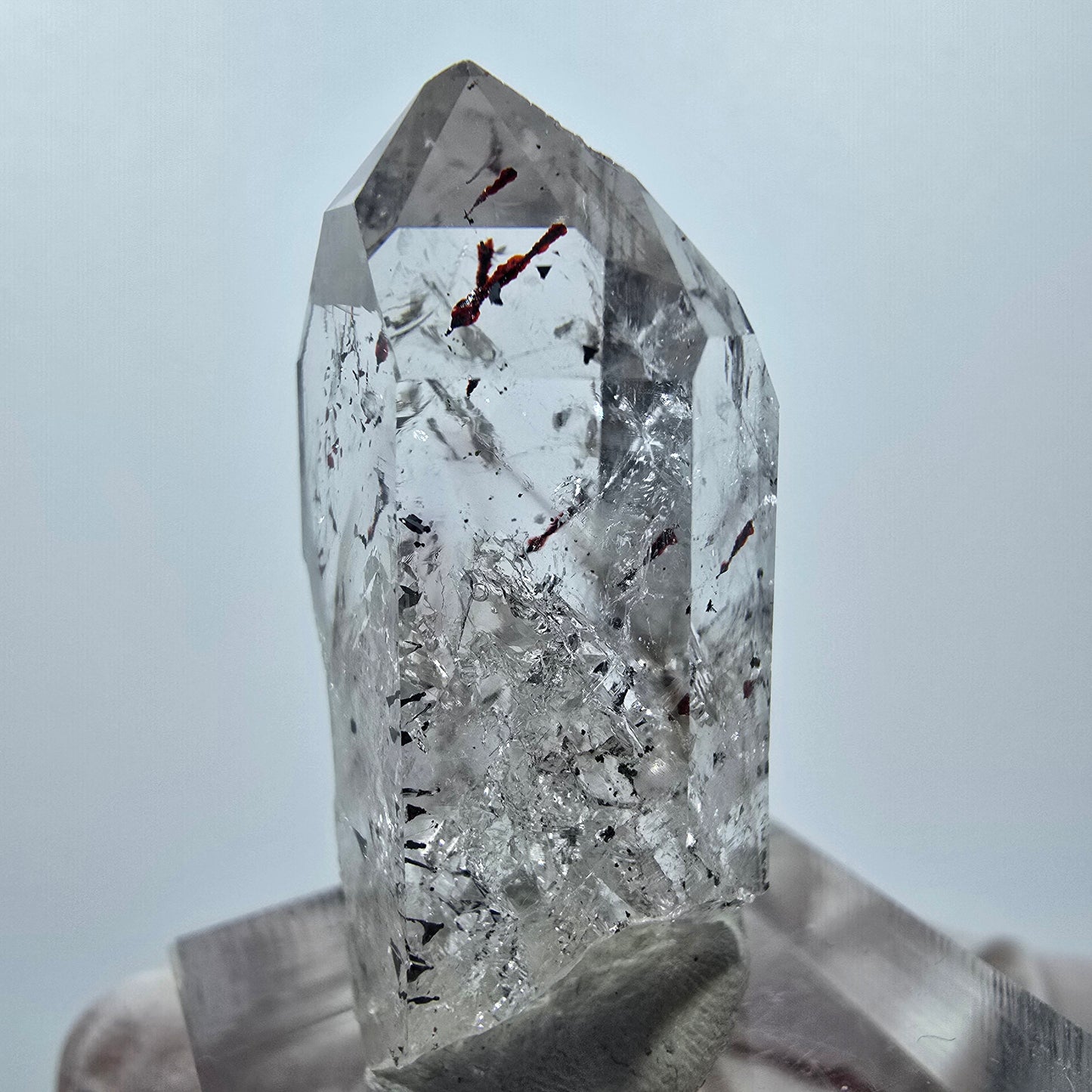 Quartz Harlequin Enhydro, Quartz Hématite Streep Mine, Goboboseb, Namibie 36 x 18 x 13 mm