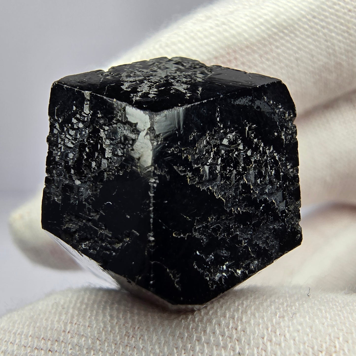 Symmetrischer Schörl Turmalin mit Hyalit Erongo, Namibia 26*23*20mm Sammlung