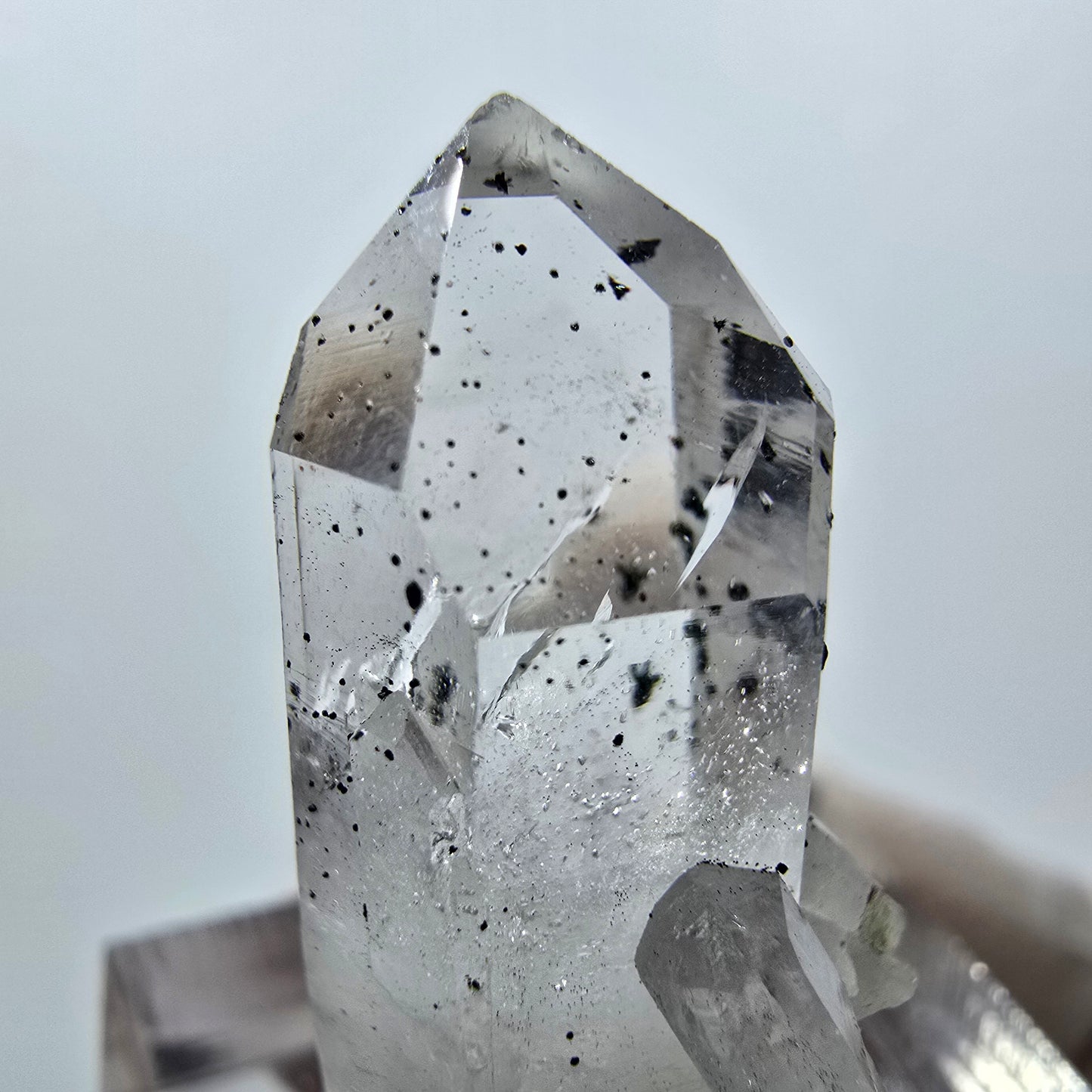 Quartz hématite transparent Point Streep Mine, Goboboseb, Namibie 29 x 14 x 10 mm