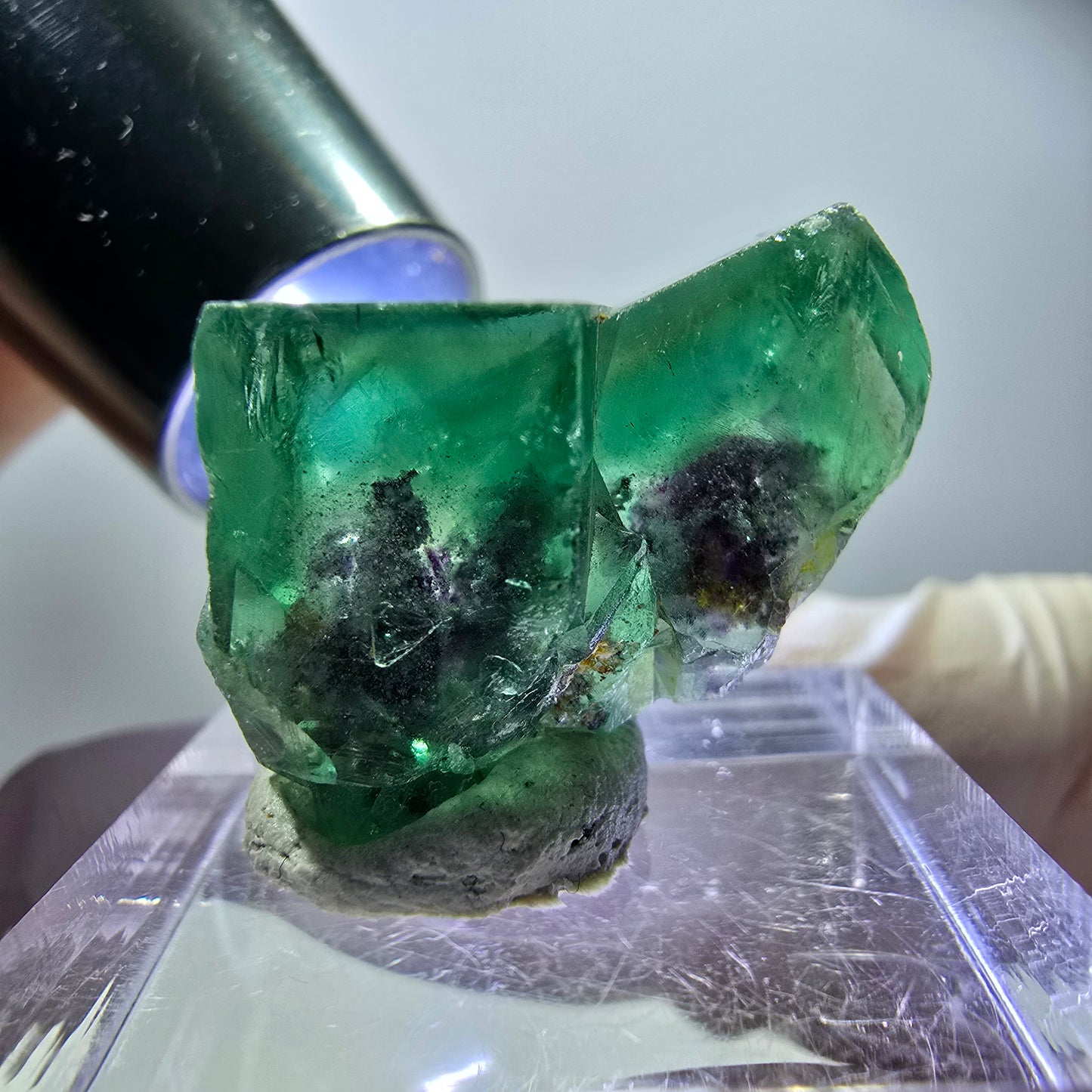 Spécimen rare de cube de fluorite, vert violet, Okorusu, Namibie, 25 x 16 x 14 mm
