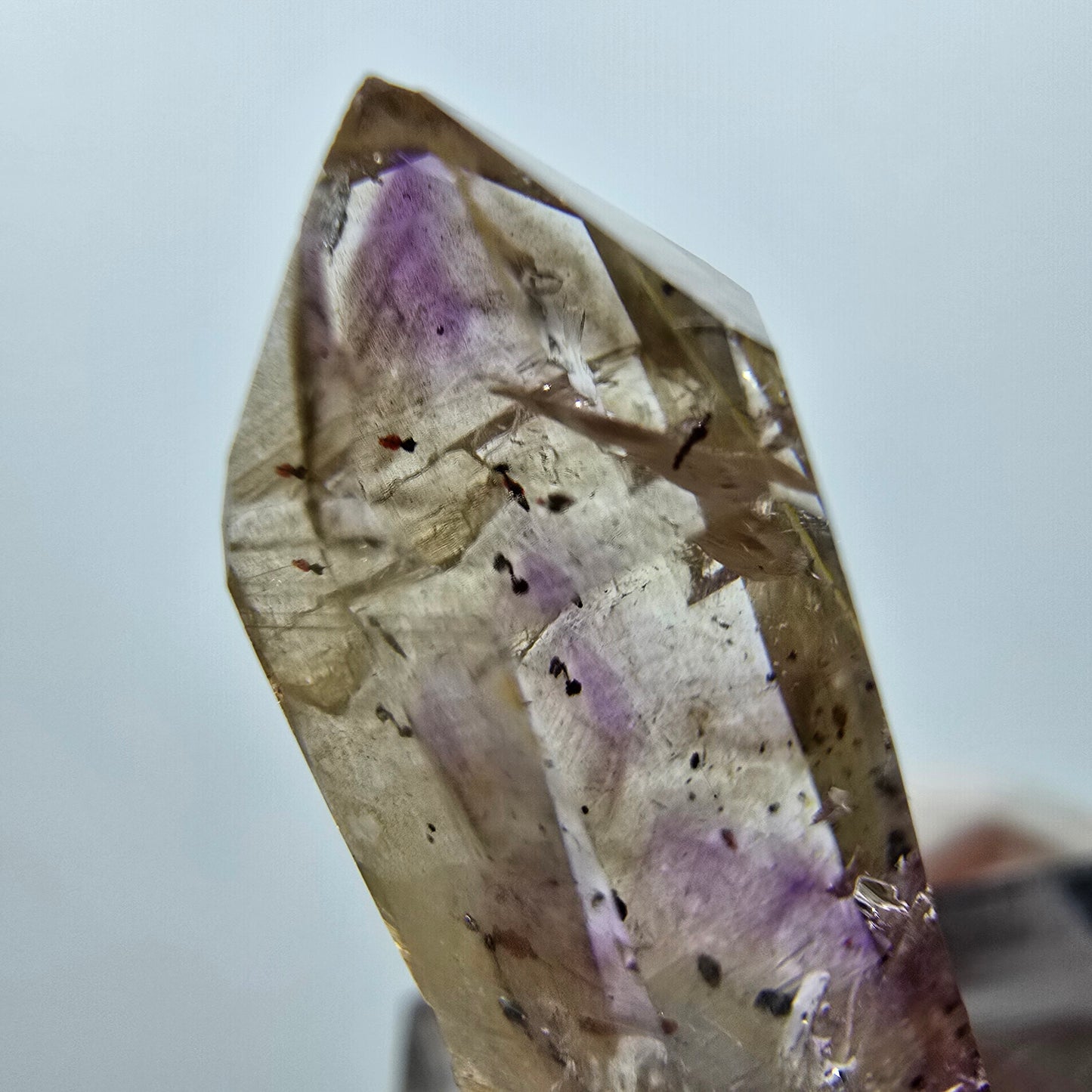 Améthyste fantôme Enhydro, mine d'hématite Streep, Goboboseb, Namibie, 32 x 11 x 11 mm