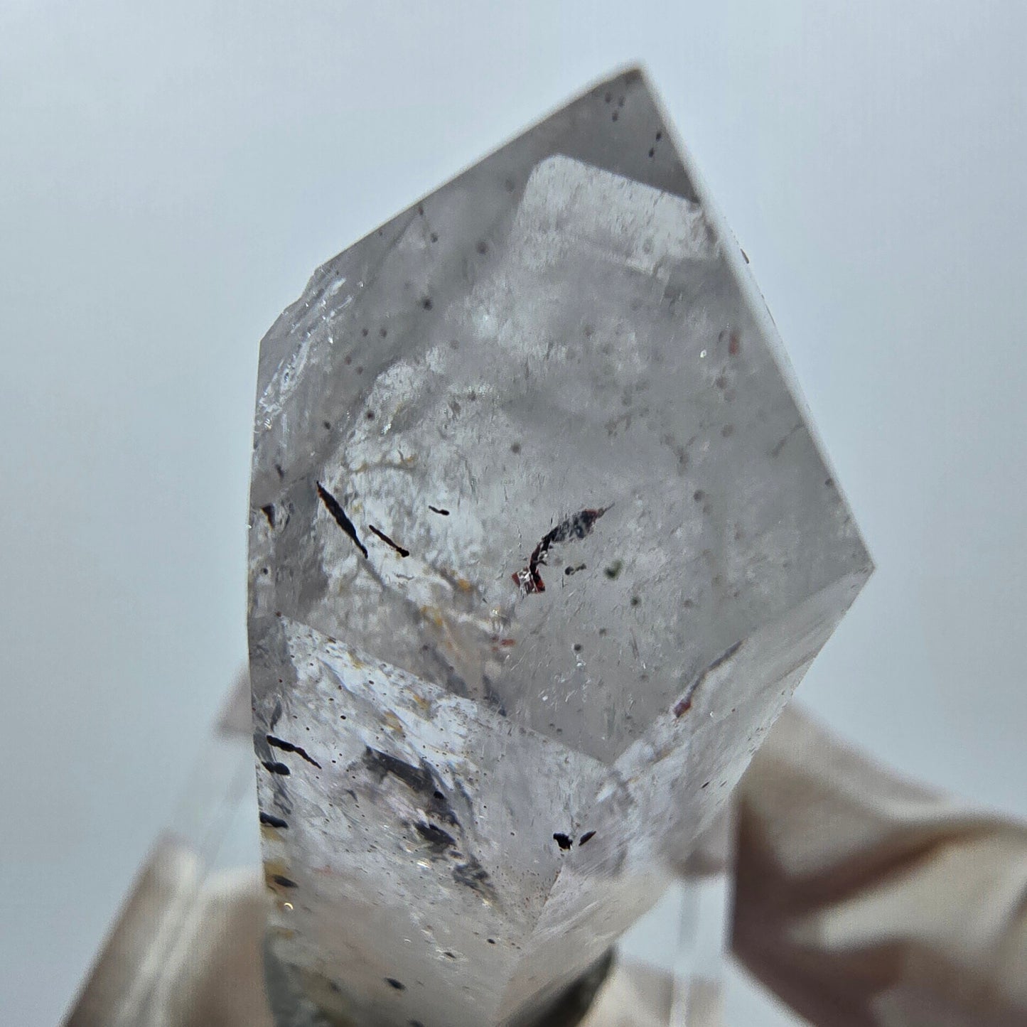 Quartz clair Harlequin Point Streep Mine, Goboboseb, Namibie 43 x 17 x 15 mm