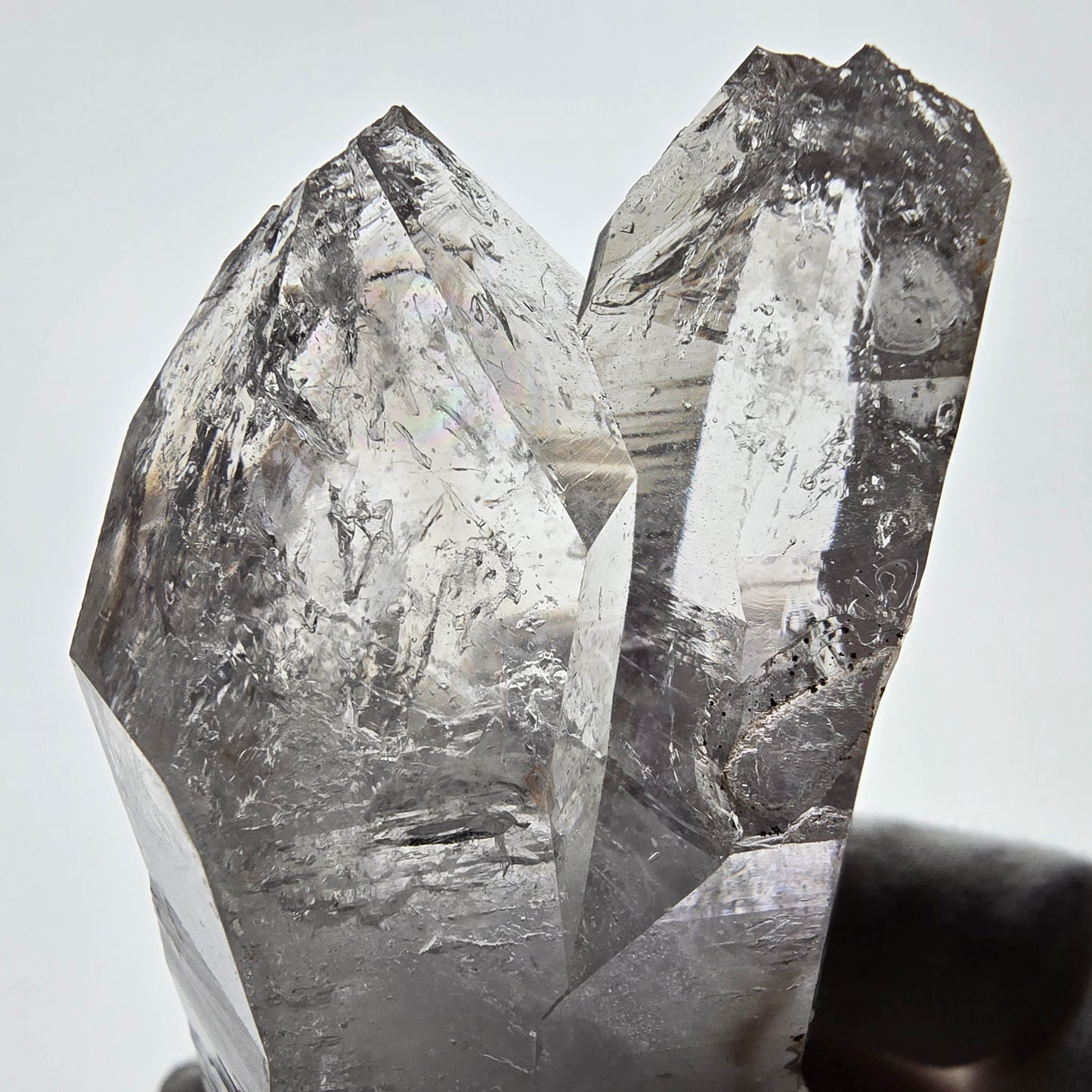 Quartz fumé squelette Enhydro DT, calcite UV, 2x Bubble Valentine Pocket, Namibie 91 x 45 x 27 mm