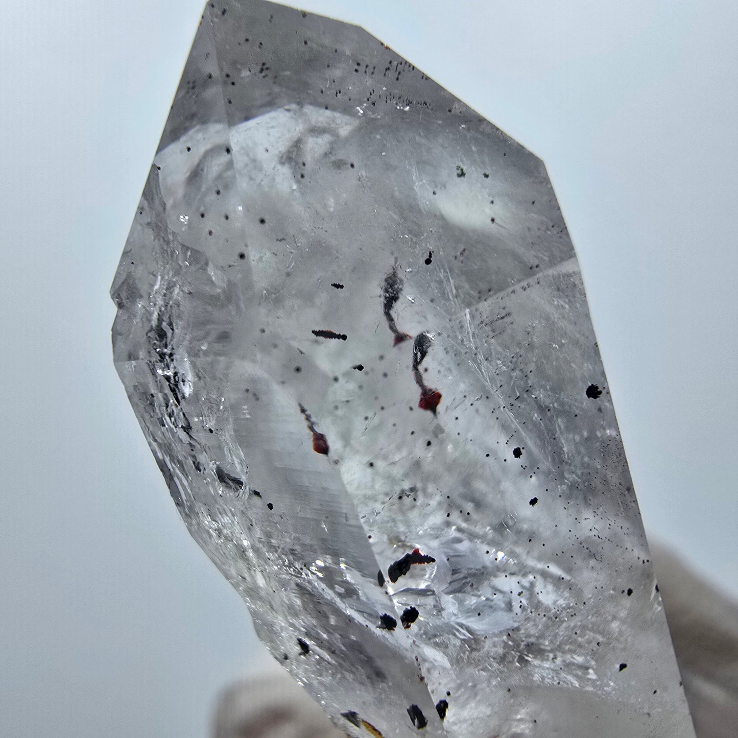 Quartz clair Harlequin Point Streep Mine, Goboboseb, Namibie 43 x 17 x 15 mm