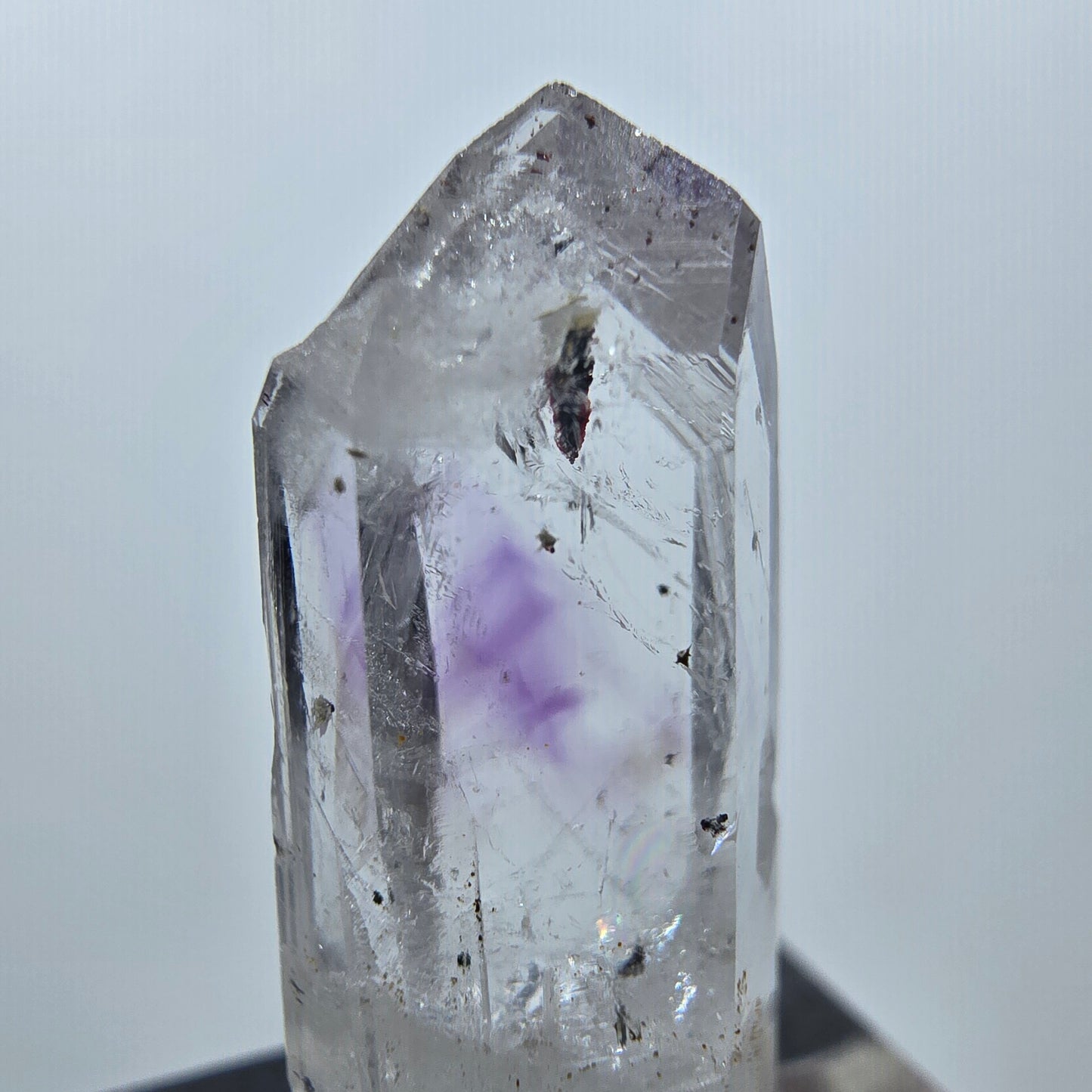 Améthyste fantôme avec hématite, mine Streep, Goboboseb, Namibie, 29 x 11 x 7 mm