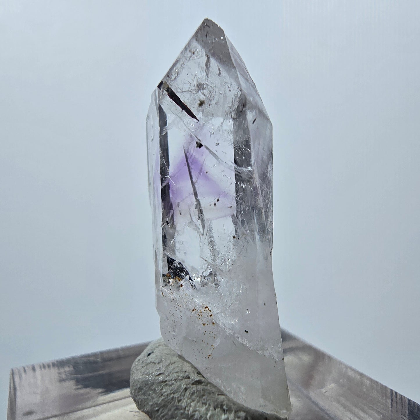 Améthyste fantôme avec hématite, mine Streep, Goboboseb, Namibie, 29 x 11 x 7 mm