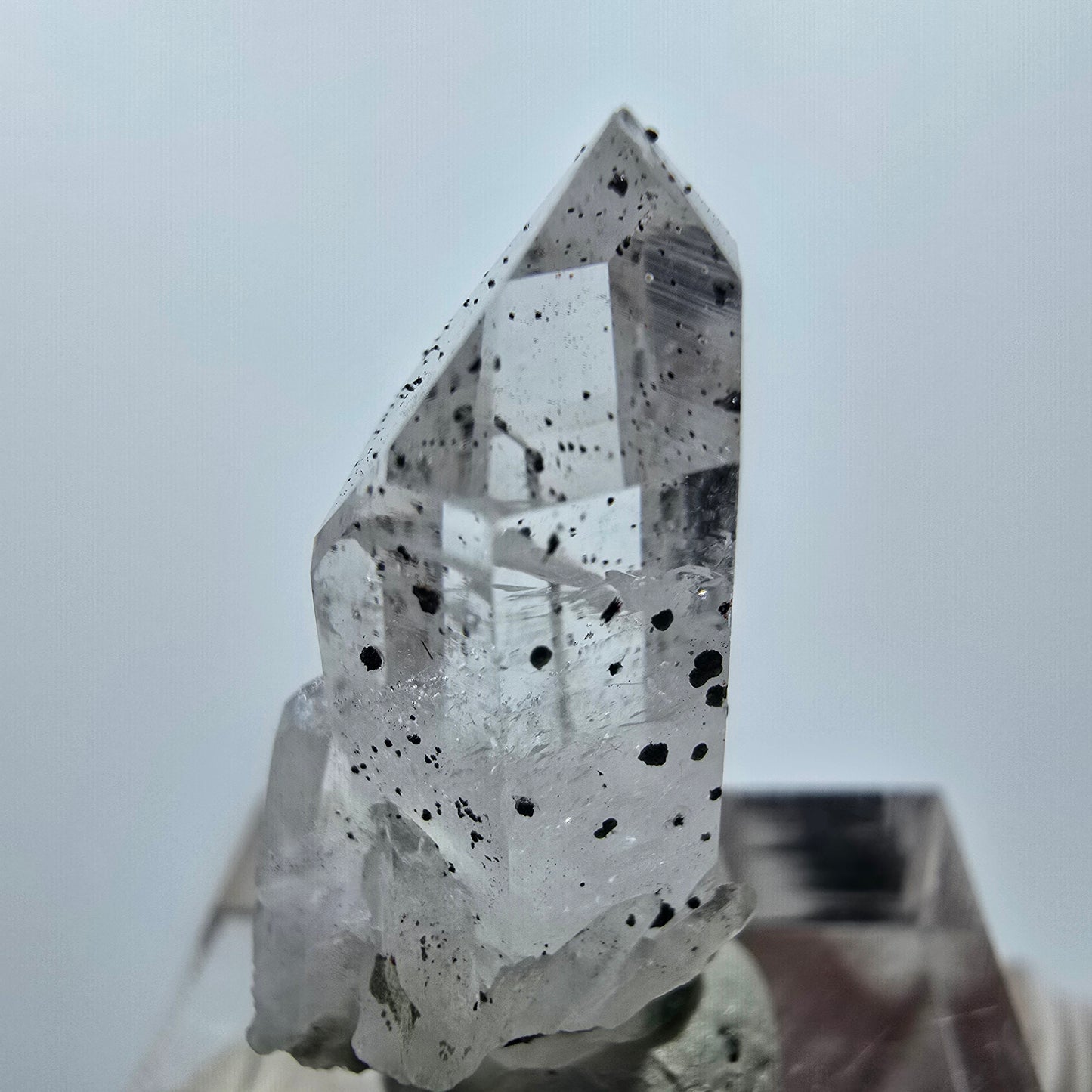 Quartz hématite transparent Point Streep Mine, Goboboseb, Namibie 29 x 14 x 10 mm