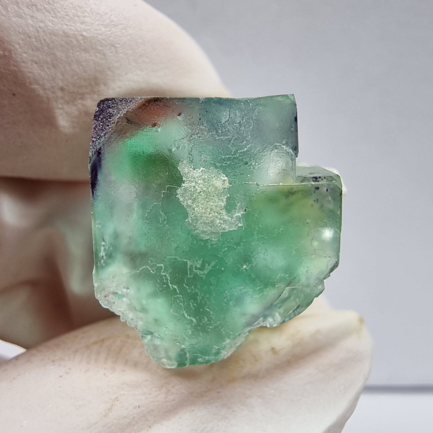 Klare Phantom Fluorit XX Würfel Stufe grün lila 18*17*14mm aus Okorusu, Namibia