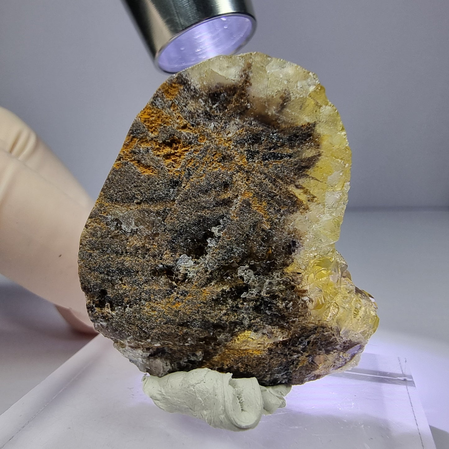 Rare cube de fluorite de poche au miel clair de qualité 40*38*16mm d'Okorusu, Namibie