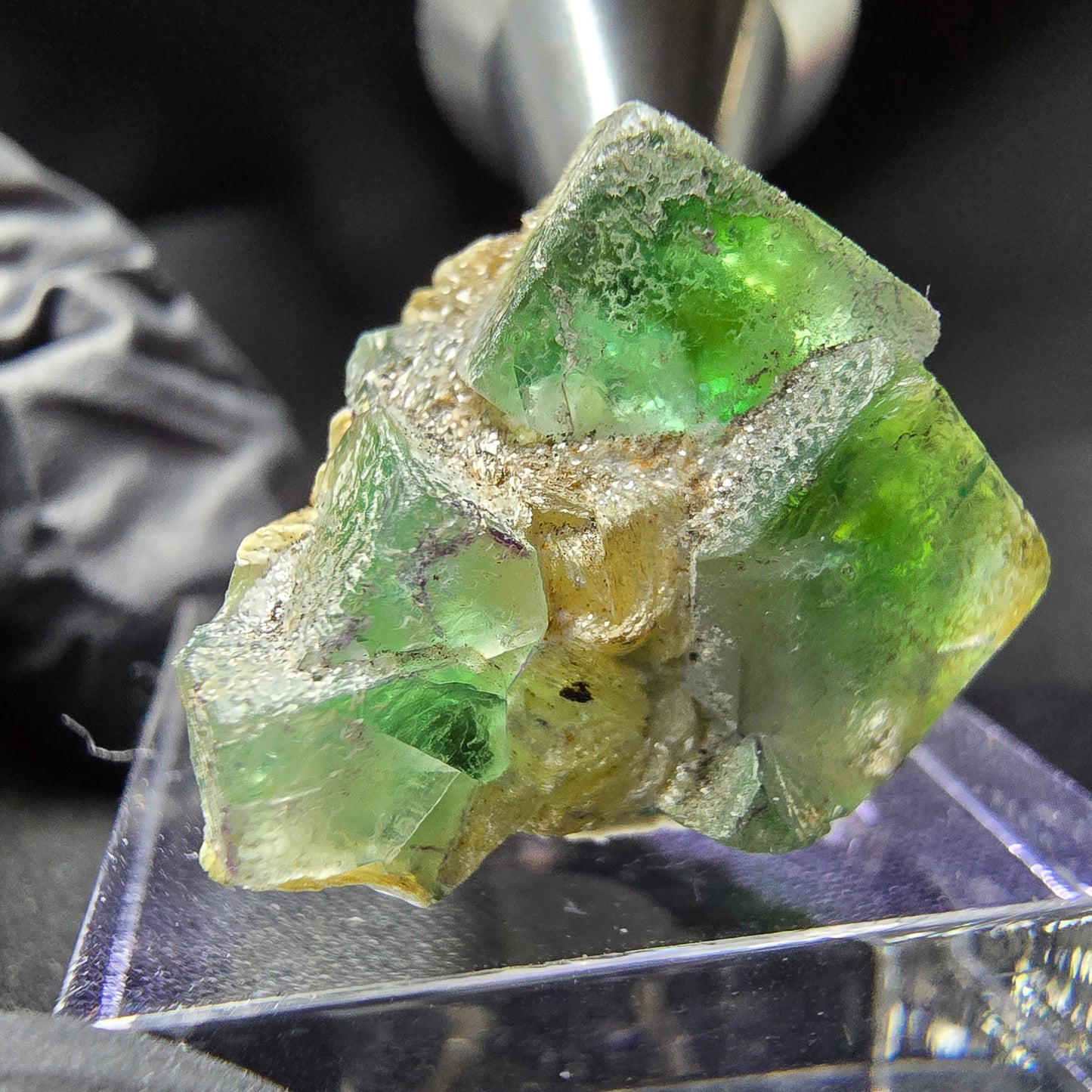 Seltene Fluorit XX mit Muskovit Würfel Stufe grün 21*19*17mm aus Erongo, Namibia