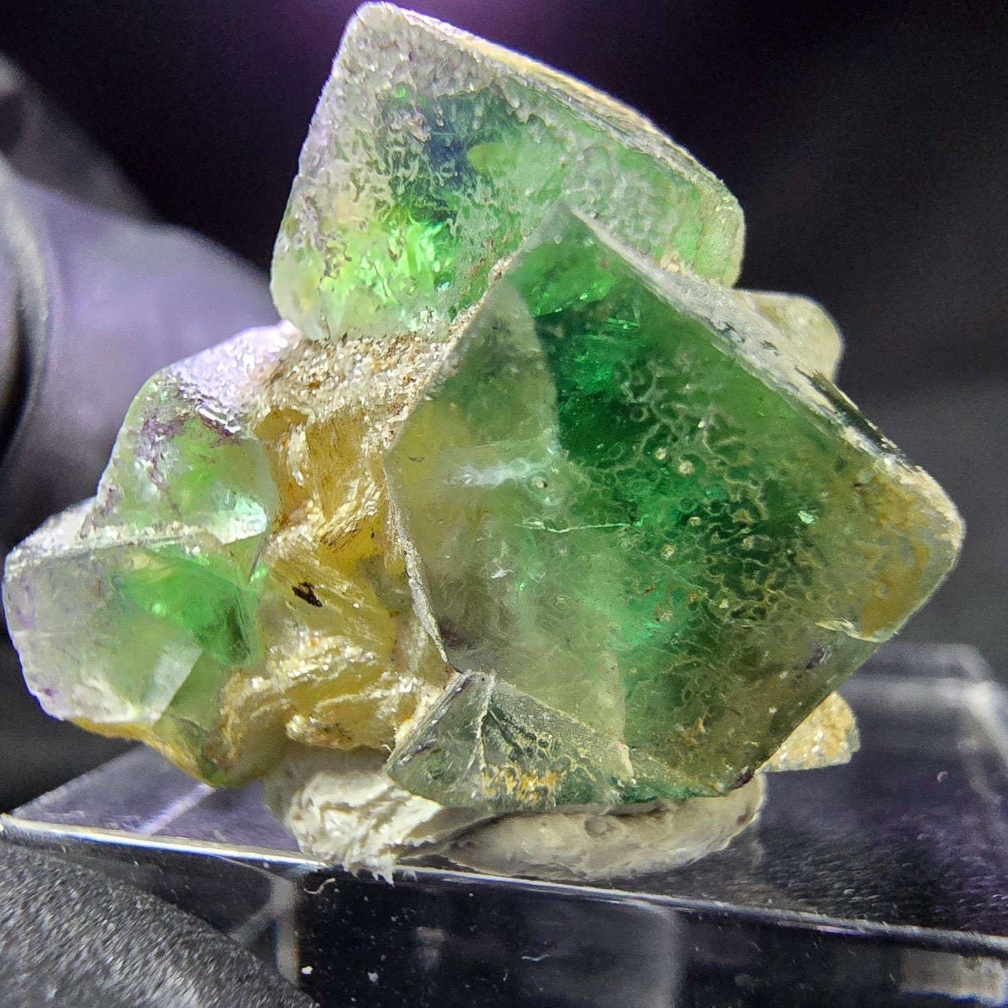 Seltene Fluorit XX mit Muskovit Würfel Stufe grün 21*19*17mm aus Erongo, Namibia
