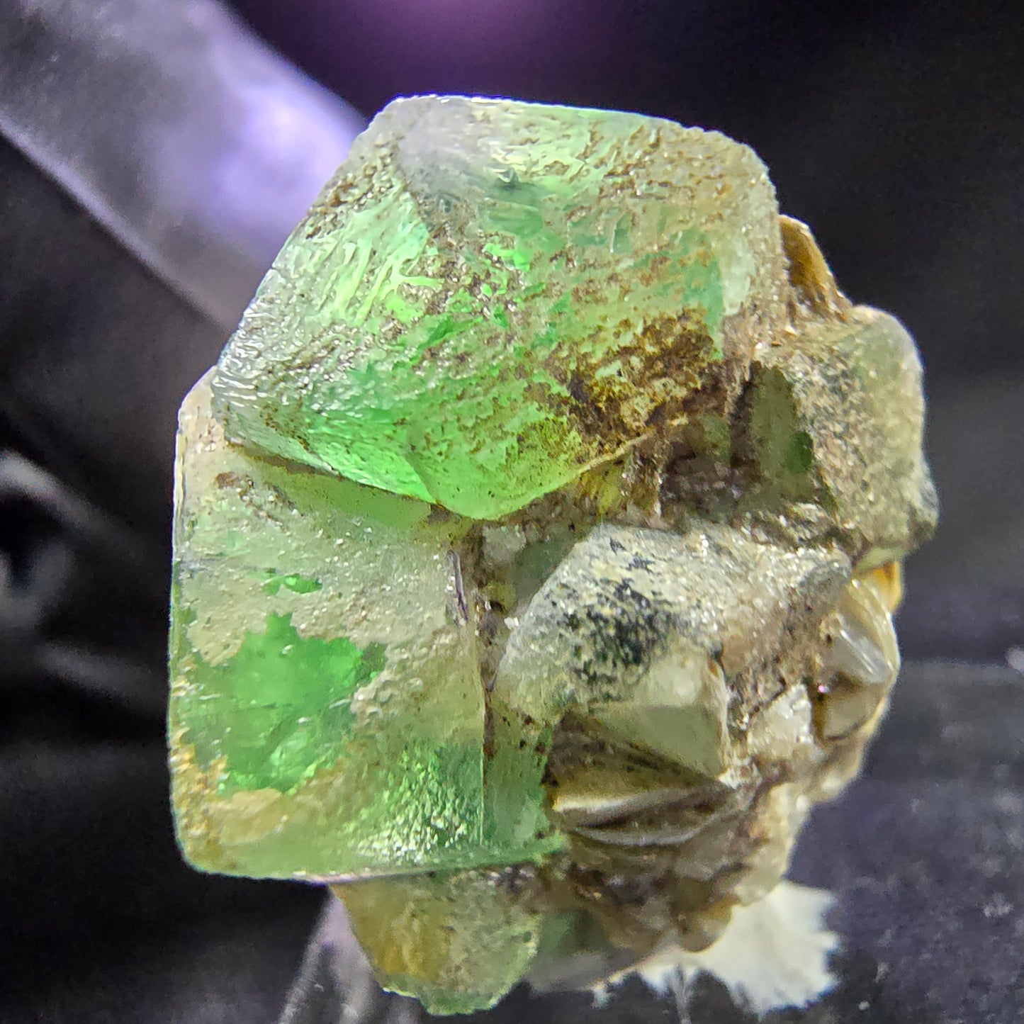 Seltene Fluorit XX mit Muskovit Würfel Stufe grün 21*19*17mm aus Erongo, Namibia