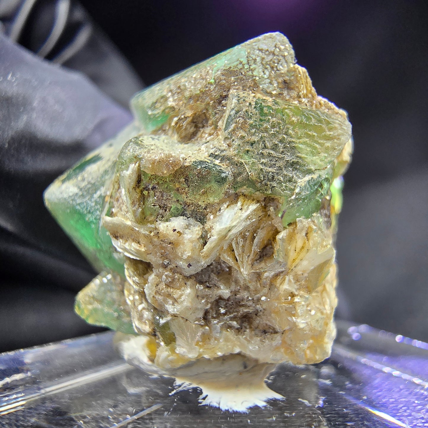 Seltene Fluorit XX mit Muskovit Würfel Stufe grün 21*19*17mm aus Erongo, Namibia