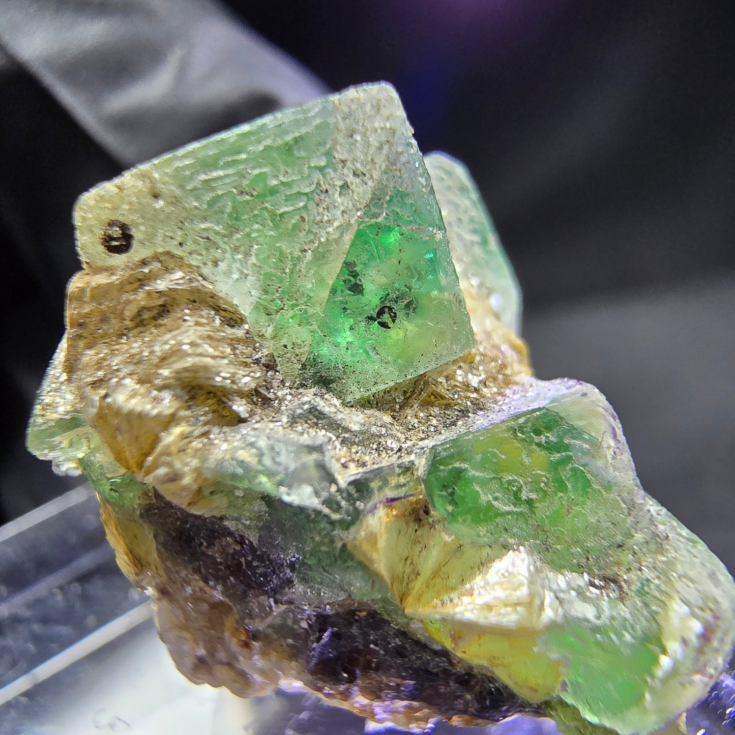 Seltene Fluorit XX mit Muskovit Würfel Stufe grün 21*19*17mm aus Erongo, Namibia