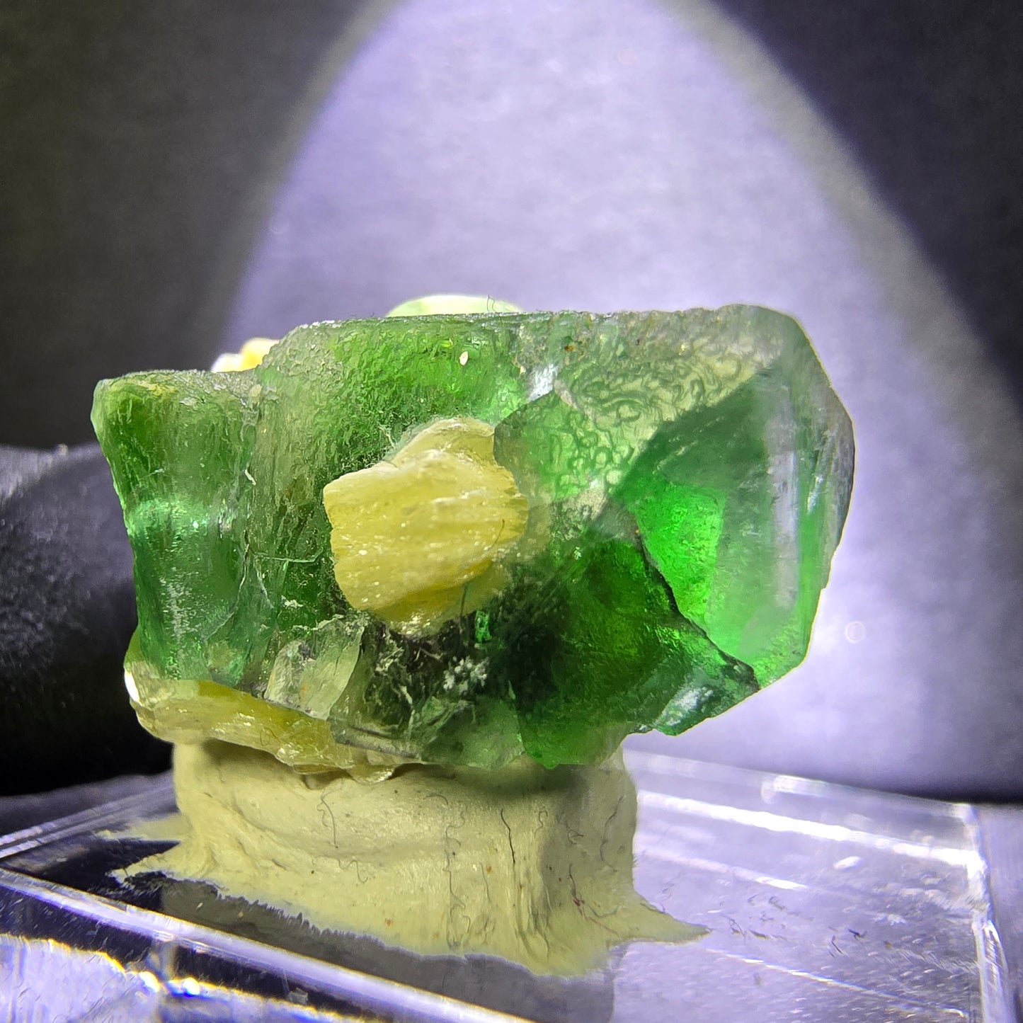 TOP Phantom Fluorit mit Muskovit grün 20*17*12mm Erongo, Namibia Sammlung