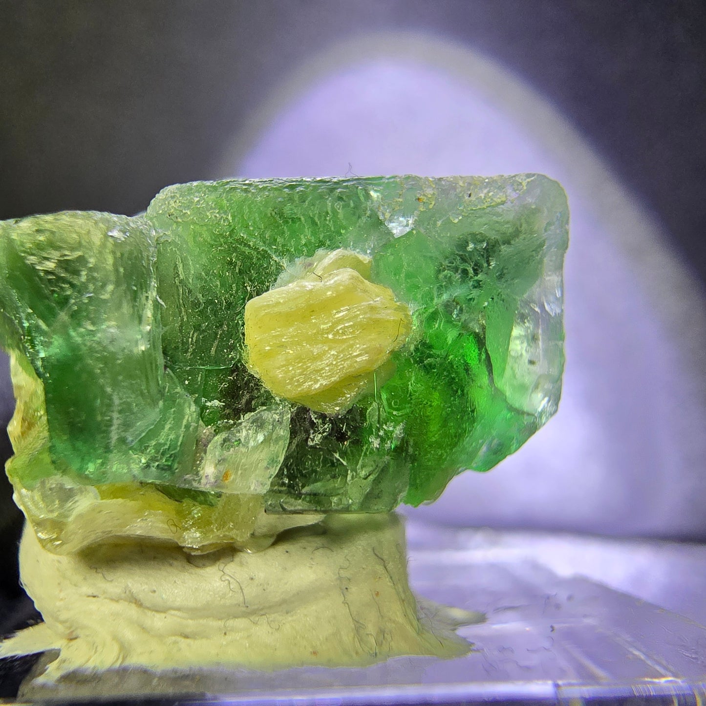 TOP Phantom Fluorit mit Muskovit grün 20*17*12mm Erongo, Namibia Sammlung